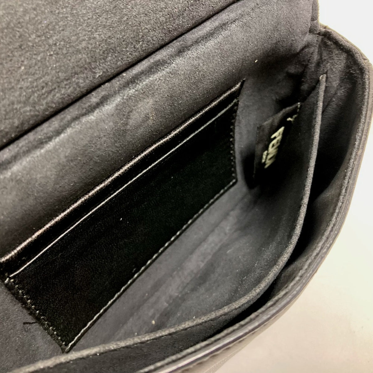 Fendi Black Leather Shoulder Bag (Pre-Owned)