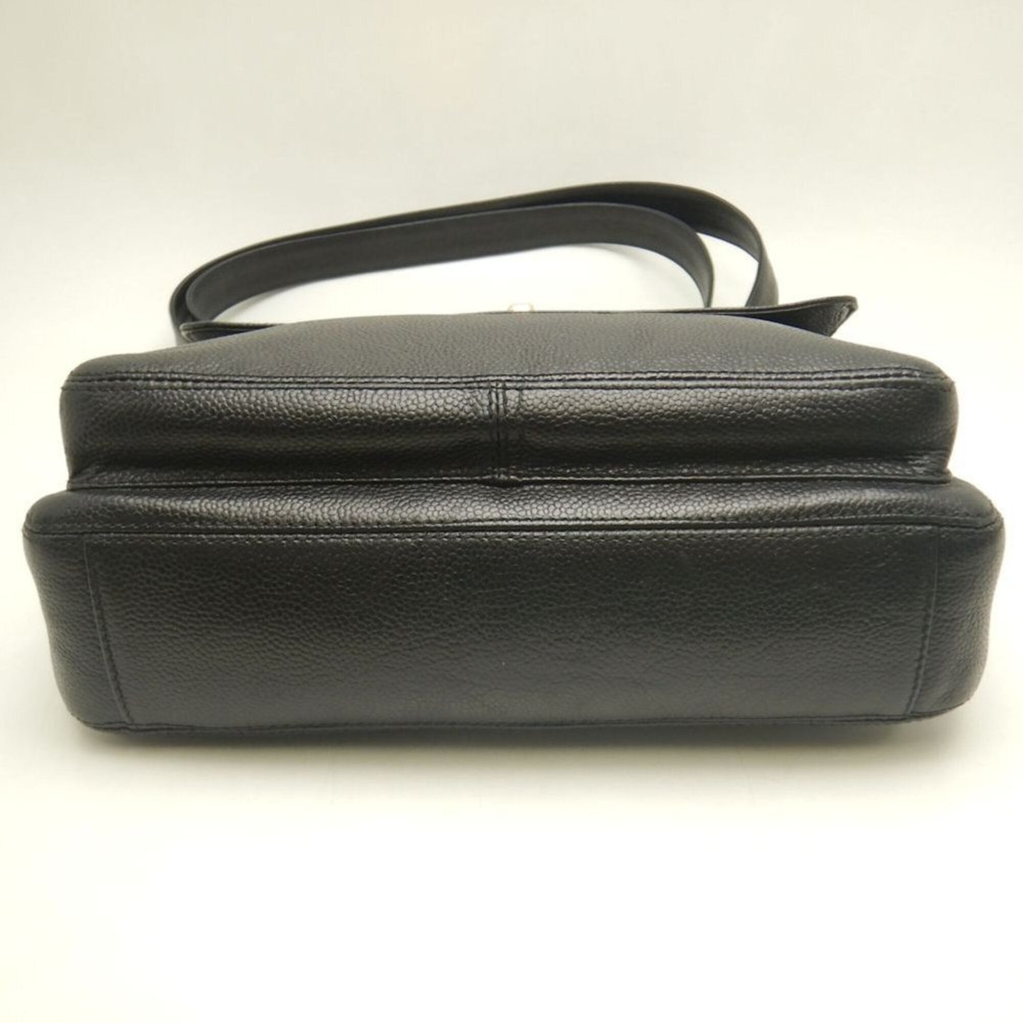Chanel Black Grained Calfskin Shoulder Bag (Pre-Owned)