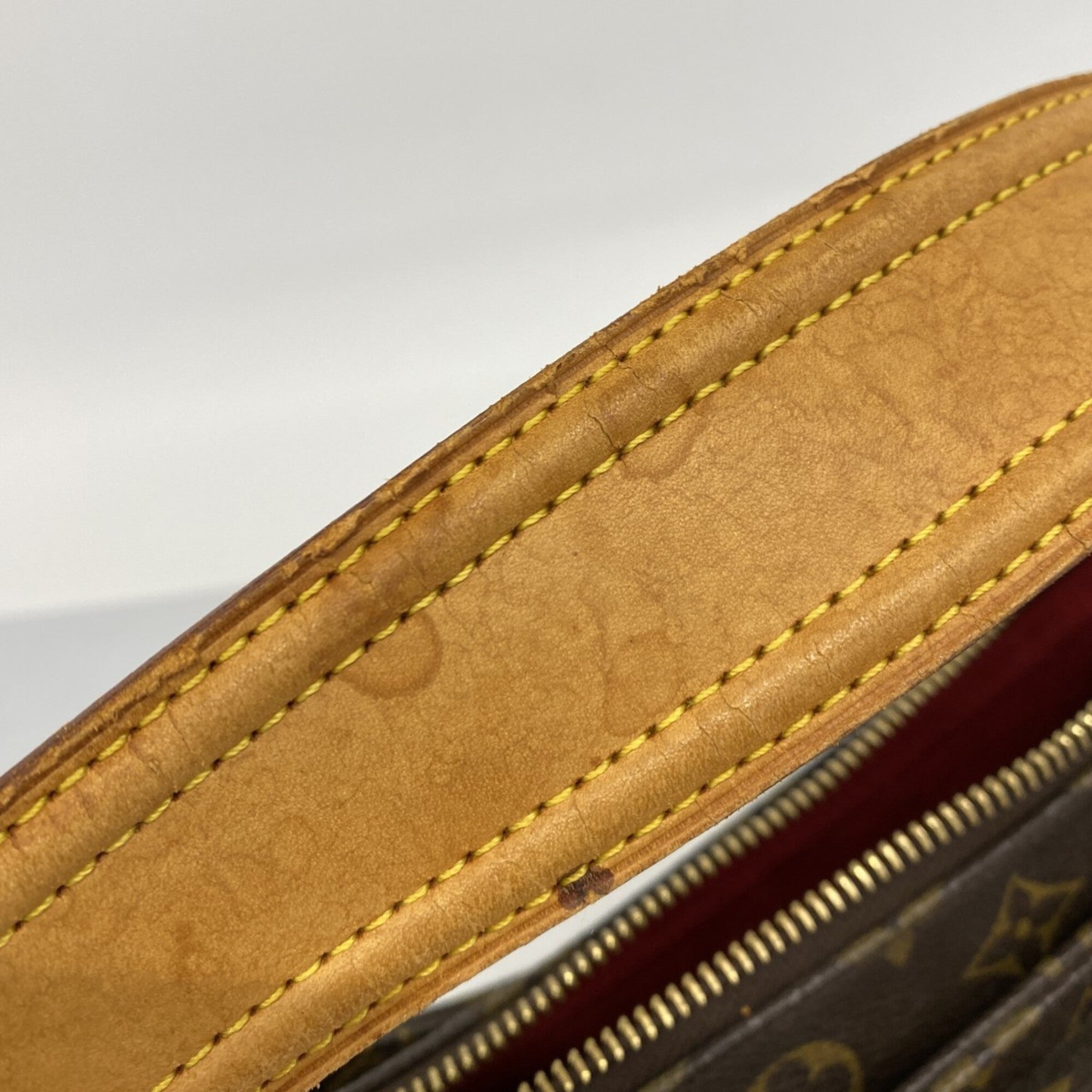 Louis Vuitton Brown Shoulder Bag (Pre-Owned)