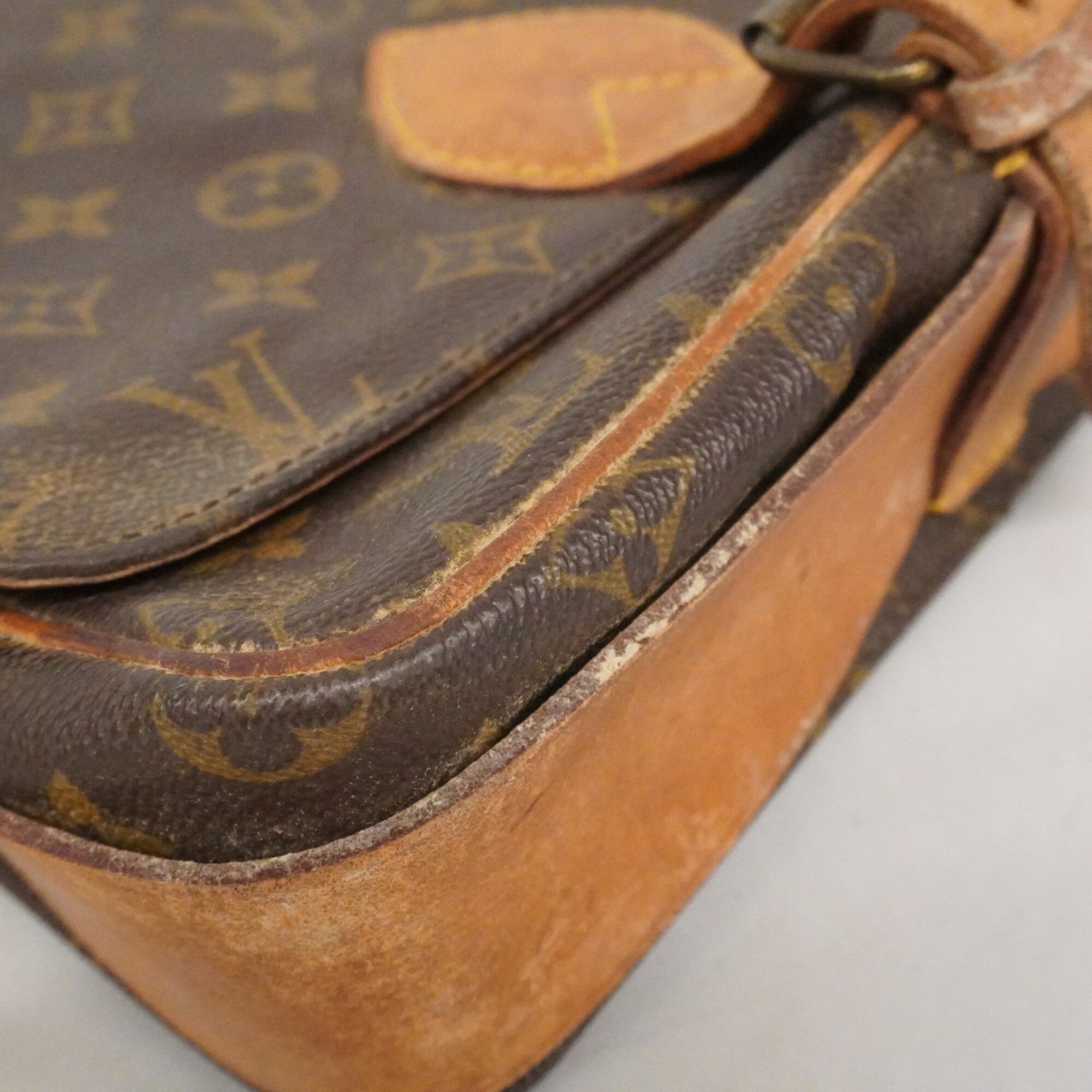 Louis Vuitton Brown Shoulder Bag (Pre-Owned)