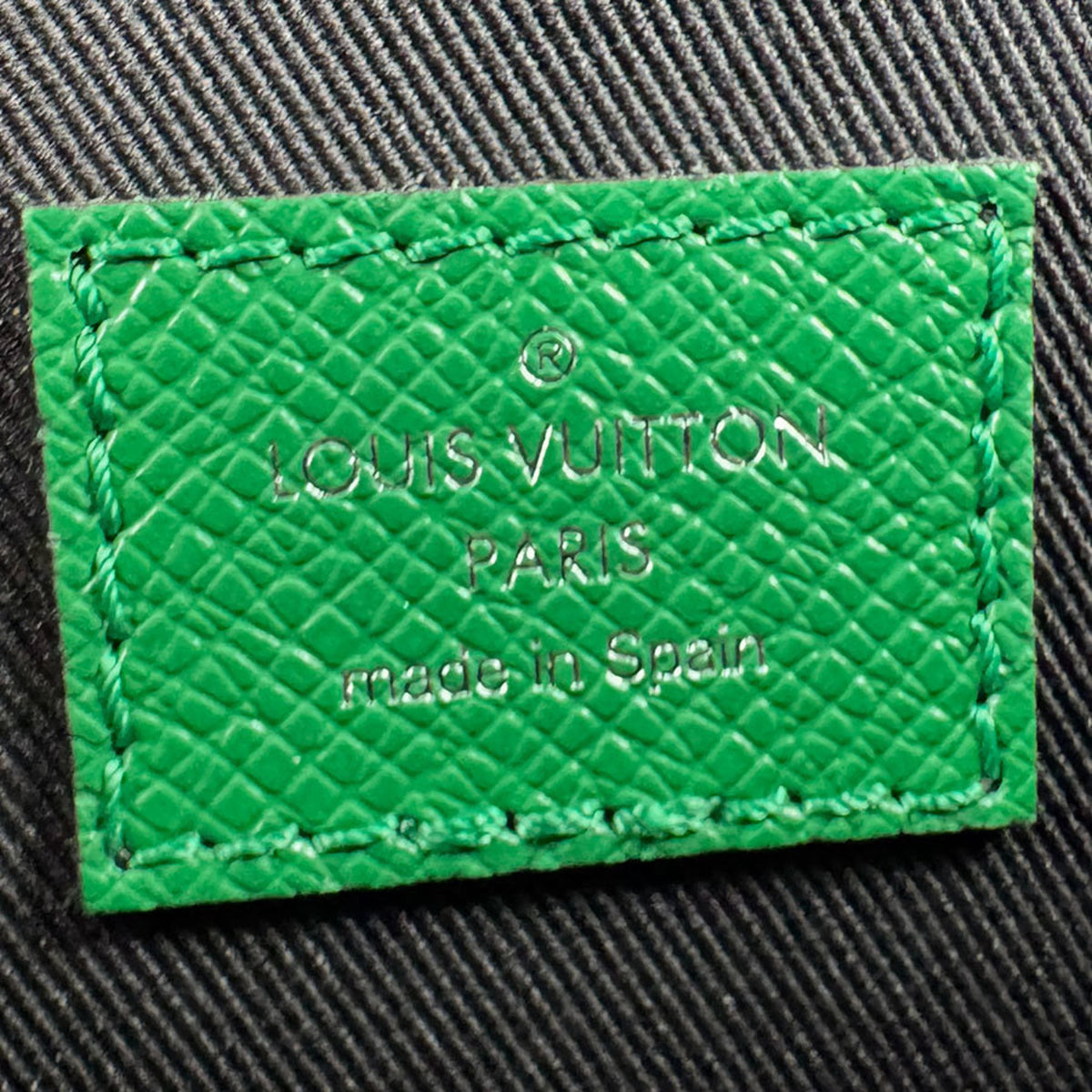 Louis Vuitton Vert Taigarama Shoulder Bag (Pre-Owned)