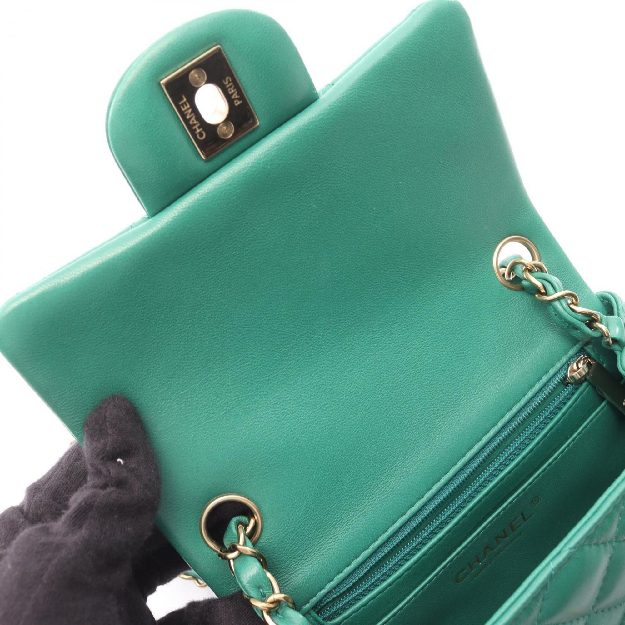 Chanel Green Leather Handbag Shoulder Bag (Pre-Owned)