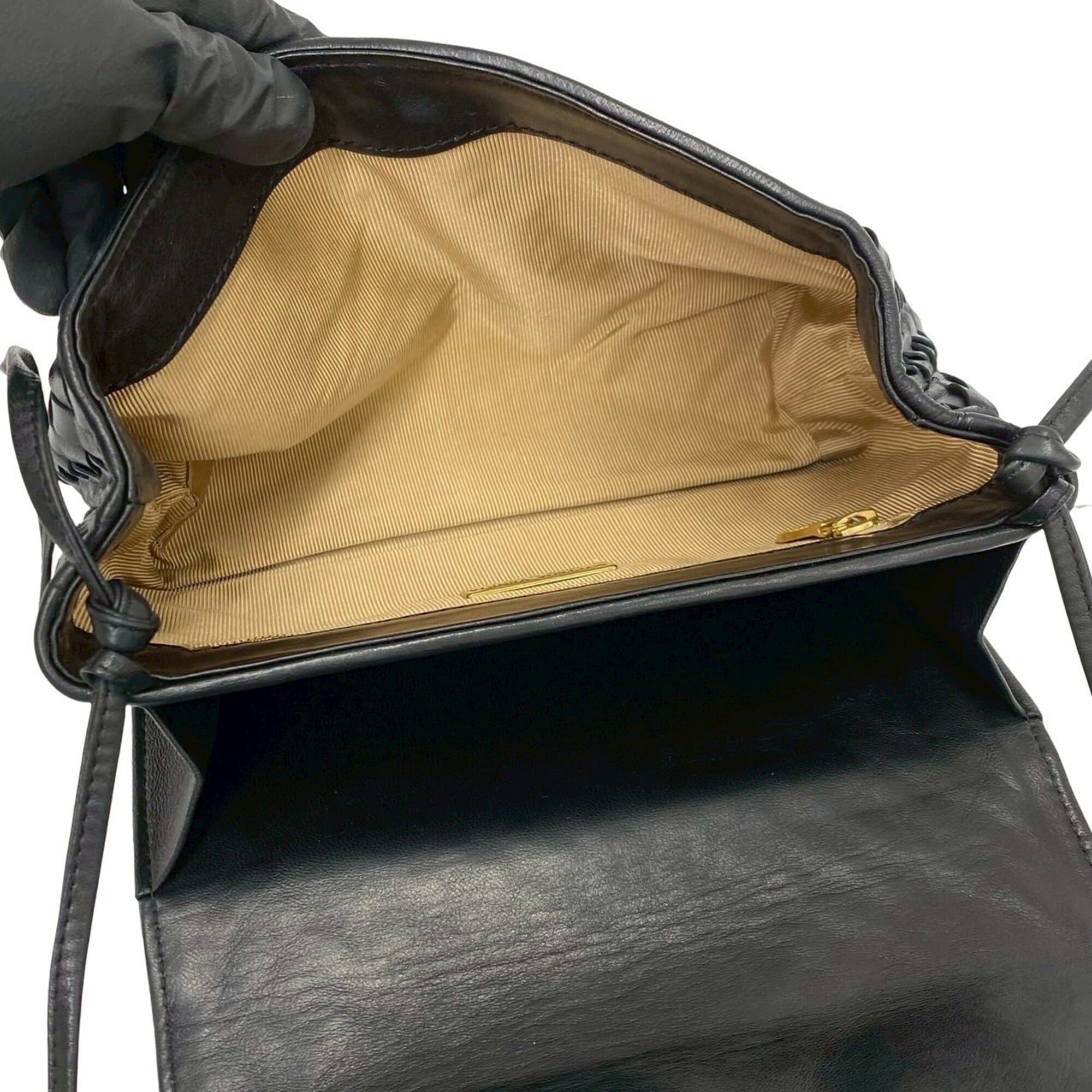 Bottega Veneta Black Leather Pochette Shoulder Bag (Pre-Owned)