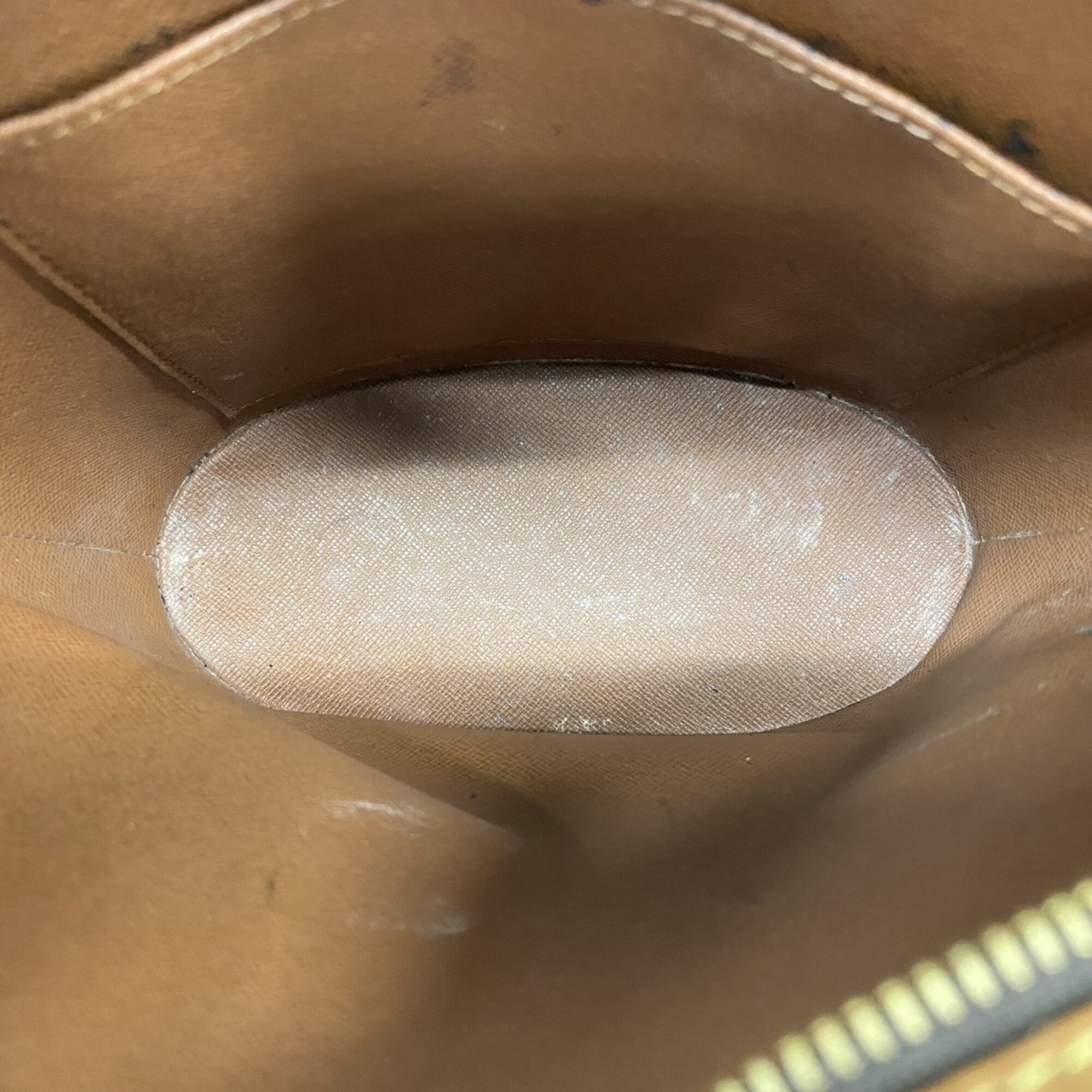 Louis Vuitton Brown Shoulder Bag (Pre-Owned)