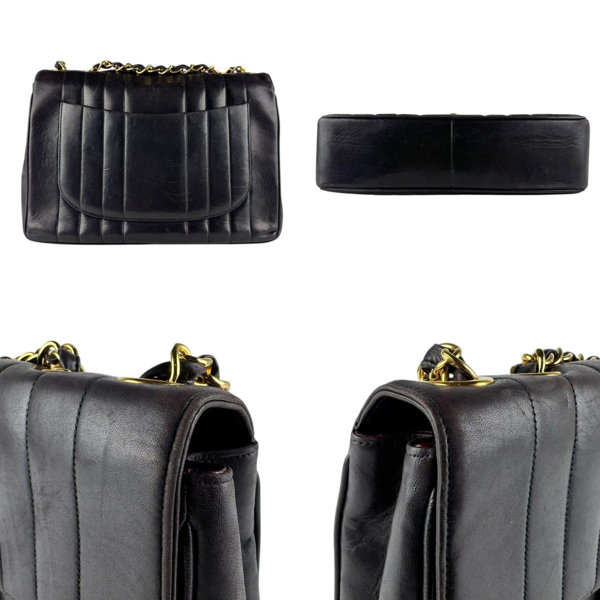 Chanel Black Leather Shoulder Bag (Pre-Owned)
