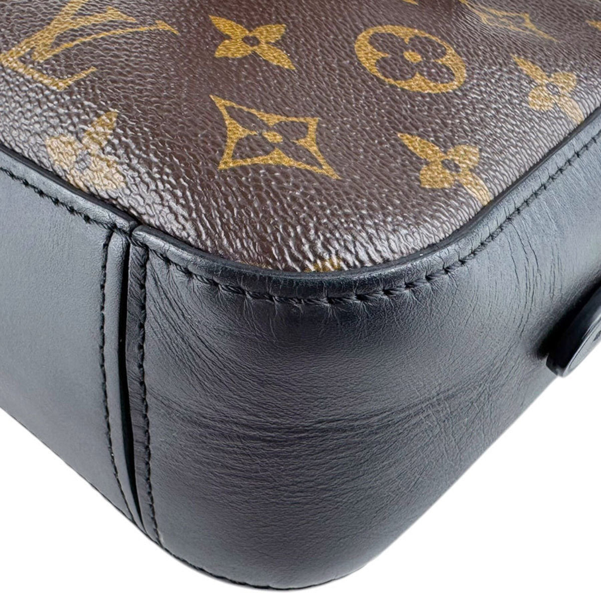 Louis Vuitton Black Brown Monogram Monogram Shoulder Bag (Pre-Owned)