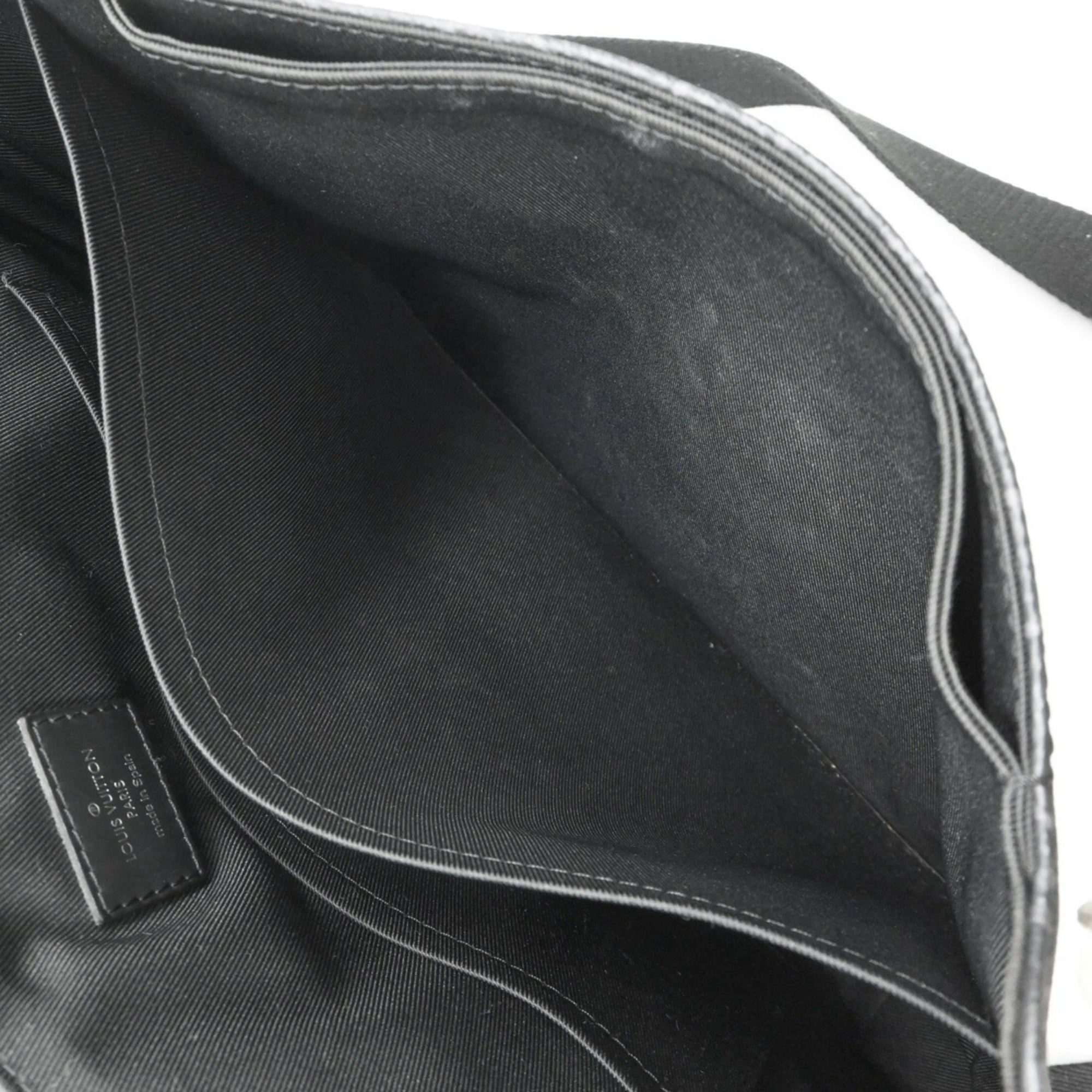 Louis Vuitton Black Monogram Eclipse Messenger Bag Shoulder Bag (Pre-Owned)