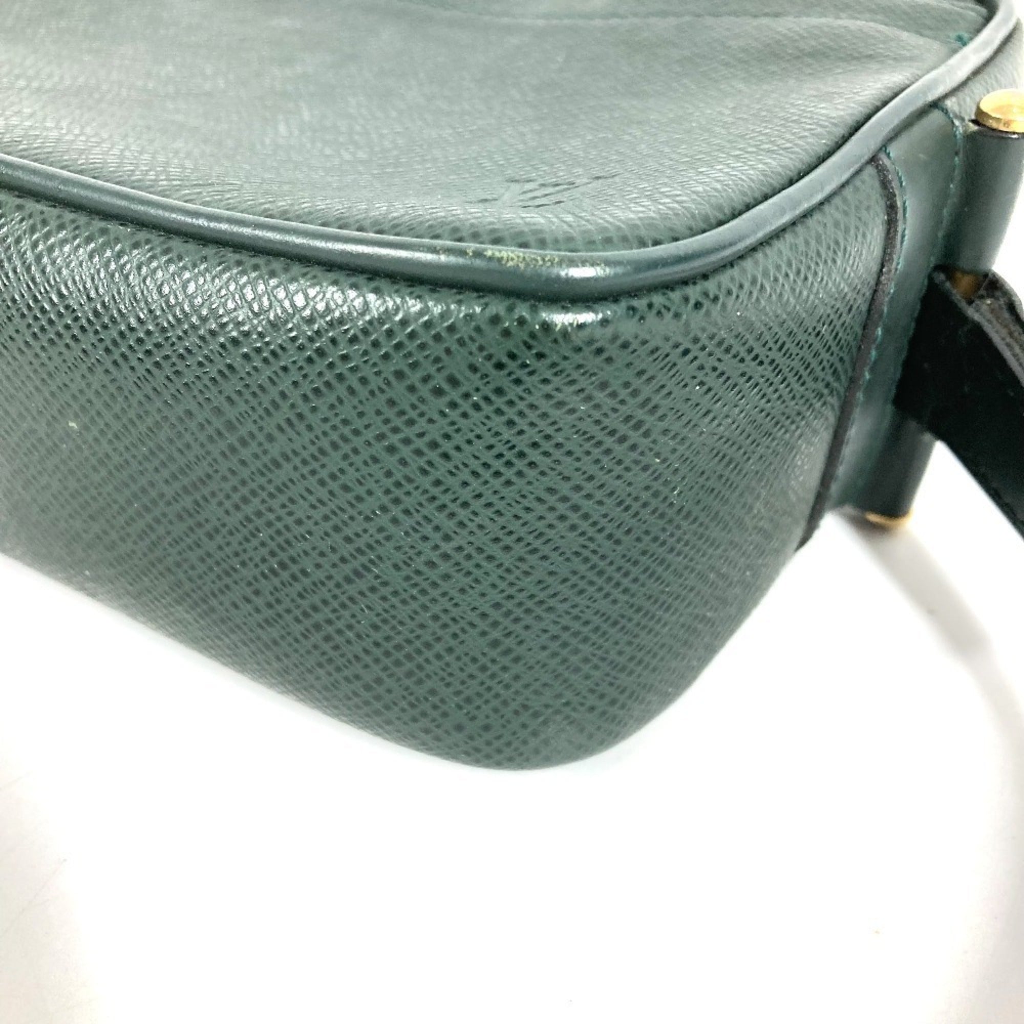 Louis Vuitton Episea Green Taiga Leather Clutch Bag Handbag Pouch (Pre-Owned)