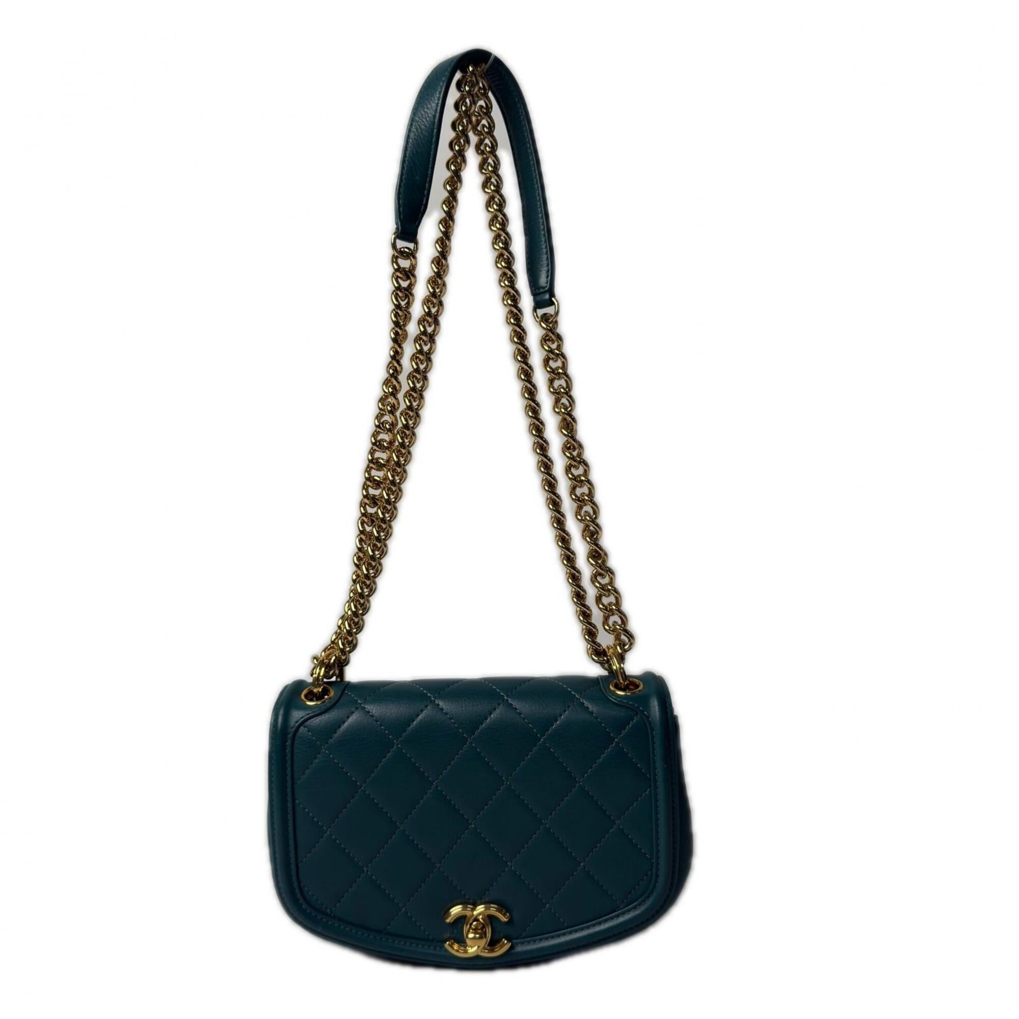 Chanel Green Leather Shoulder Bag (Pre-Owned)