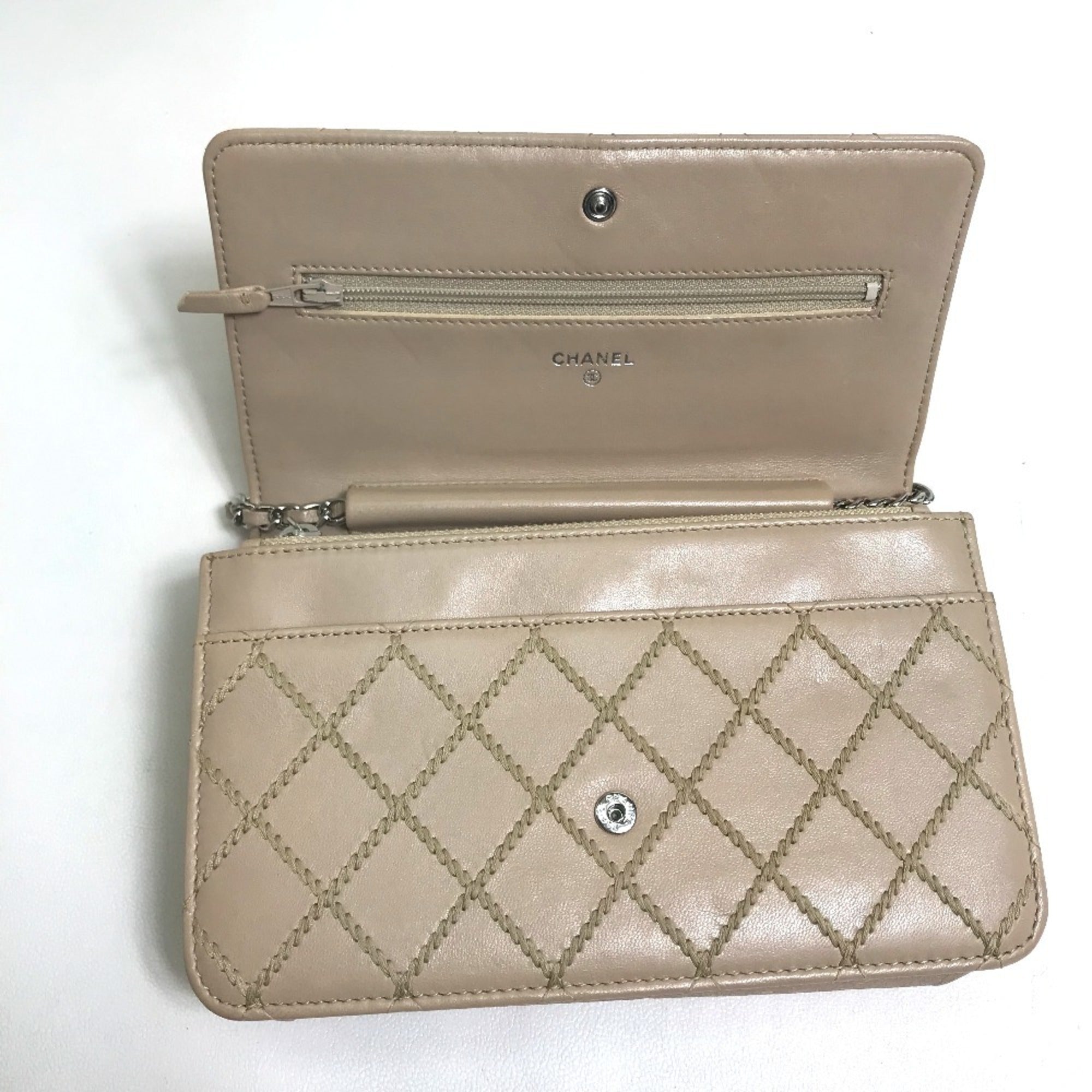 Chanel Beige Leather Chain/Shoulder Wallet (Pre-Owned)