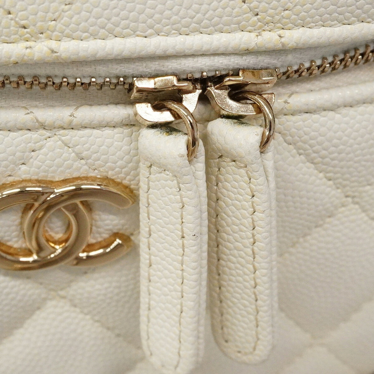 Chanel White Grained Calfskin Vanity Bag (Pre-Owned)