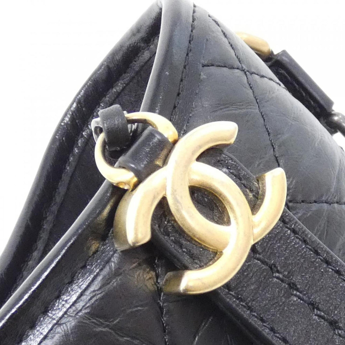Chanel Black Leather Shoulder Bag (Pre-Owned)