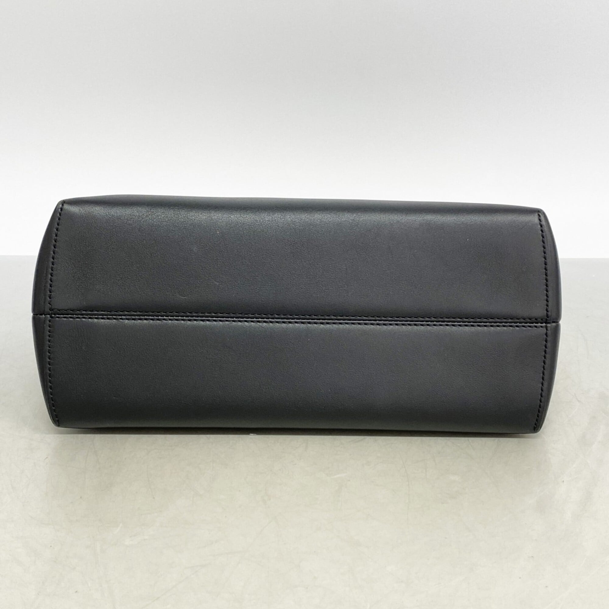 Fendi Black Leather Handbag (Pre-Owned)