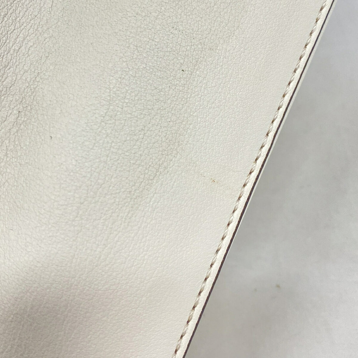 Fendi White Leather Handbag (Pre-Owned)
