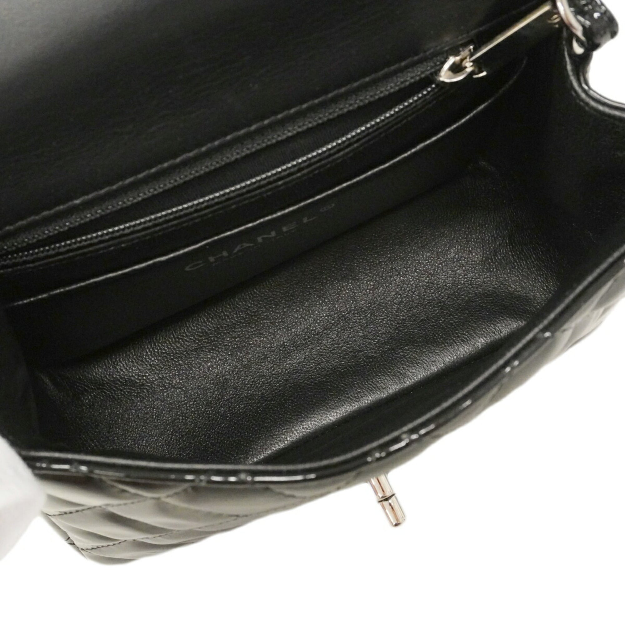 Chanel Black Patent Leather Shoulder Bag (Pre-Owned)