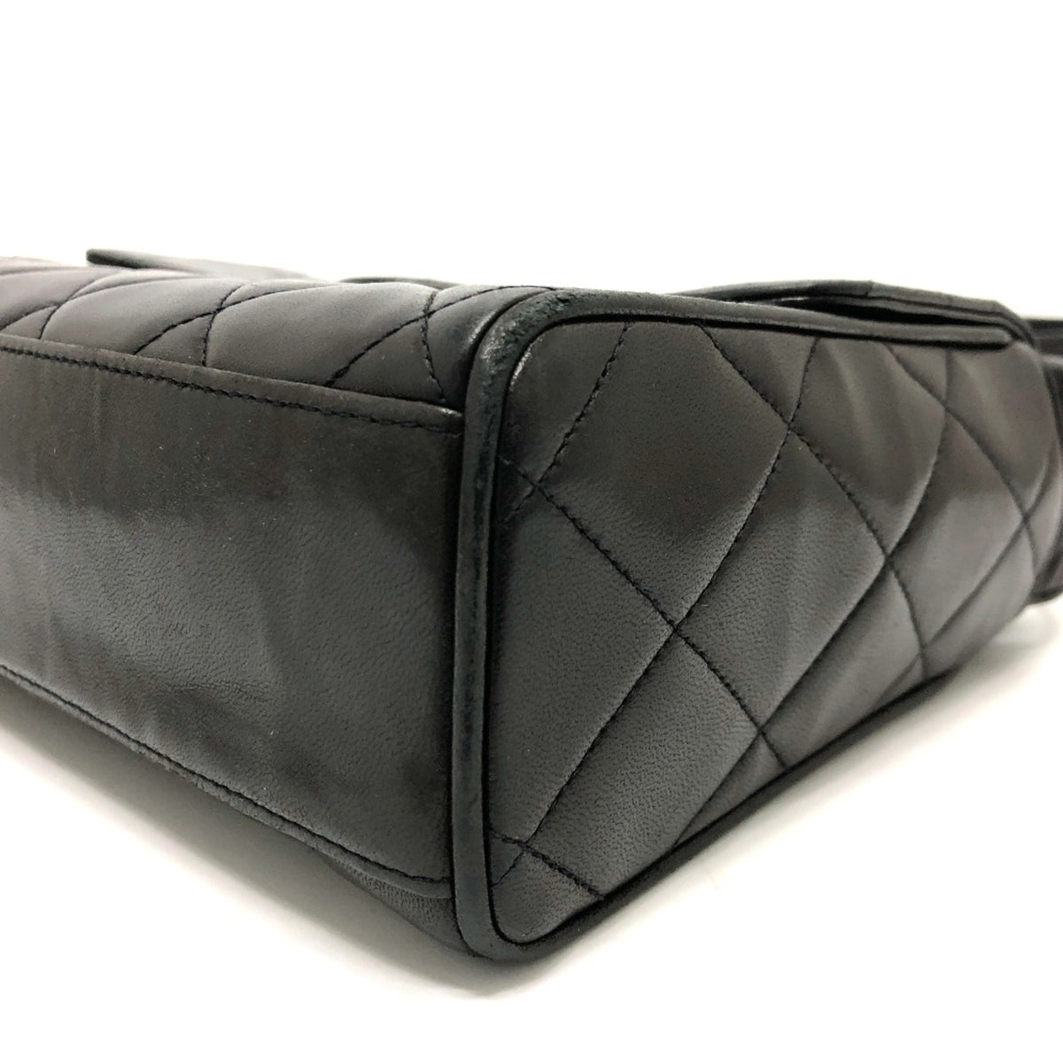 Chanel Black Leather Shoulder Bag (Pre-Owned)
