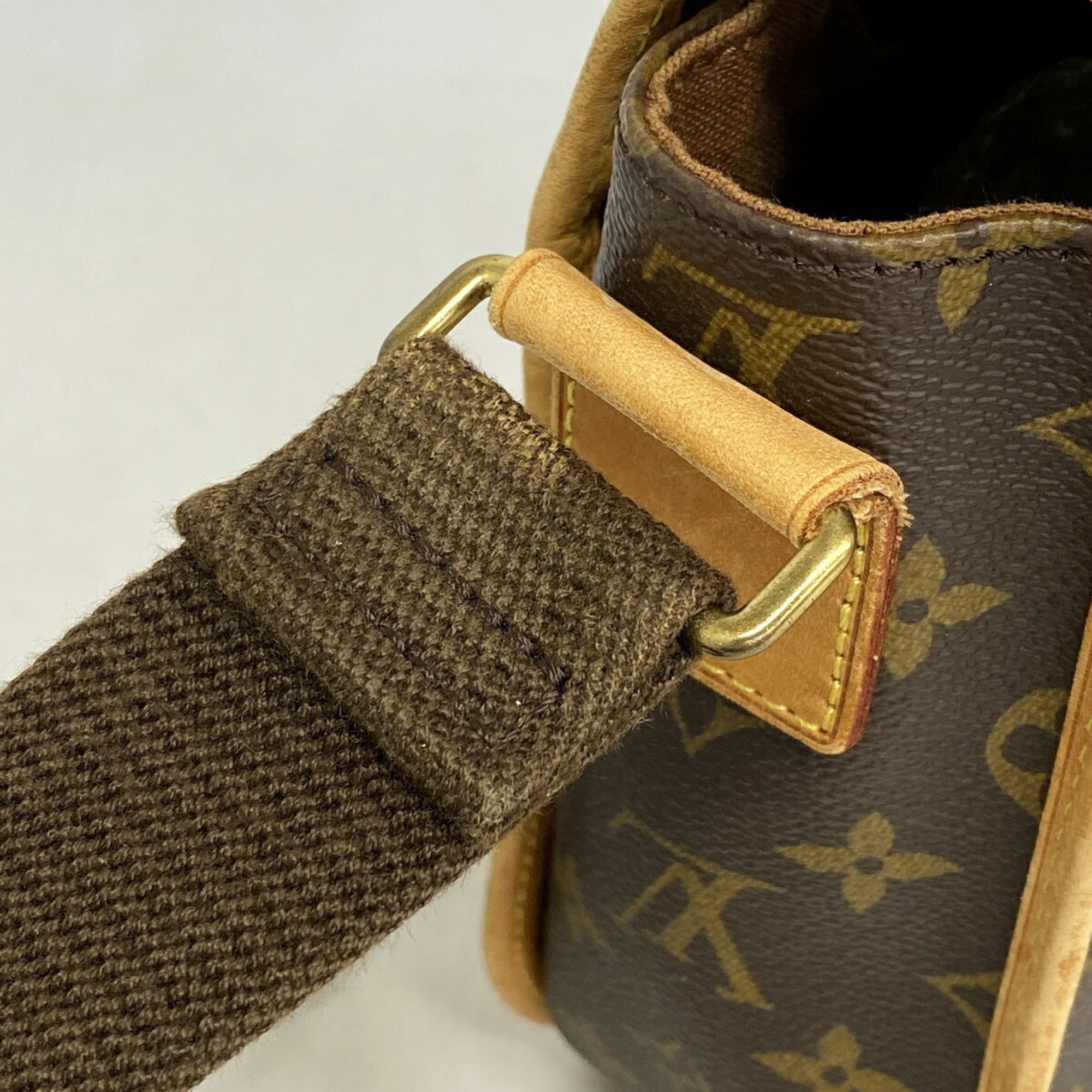 Louis Vuitton Brown Shoulder Bag (Pre-Owned)