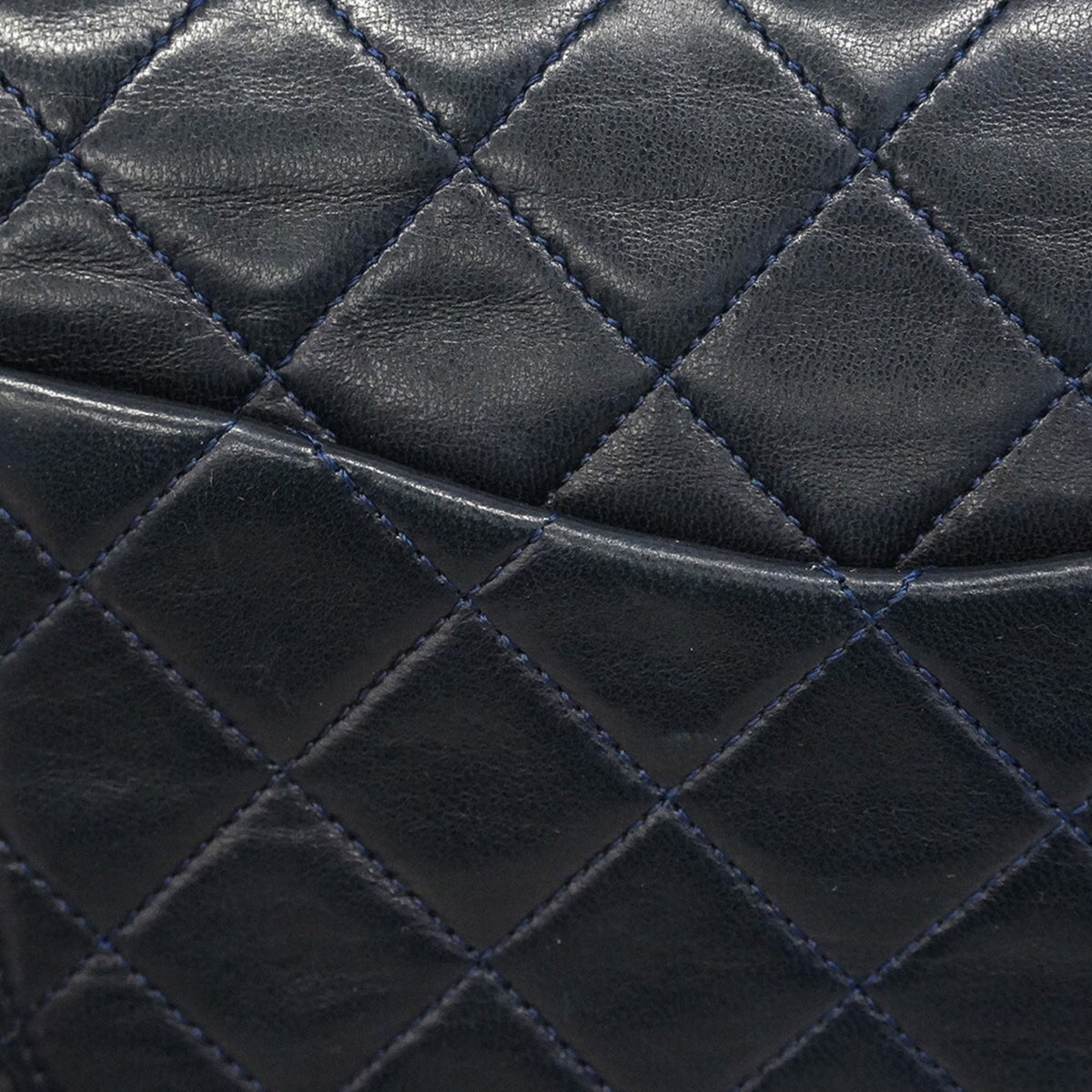 Chanel Black Leather Shoulder Bag (Pre-Owned)