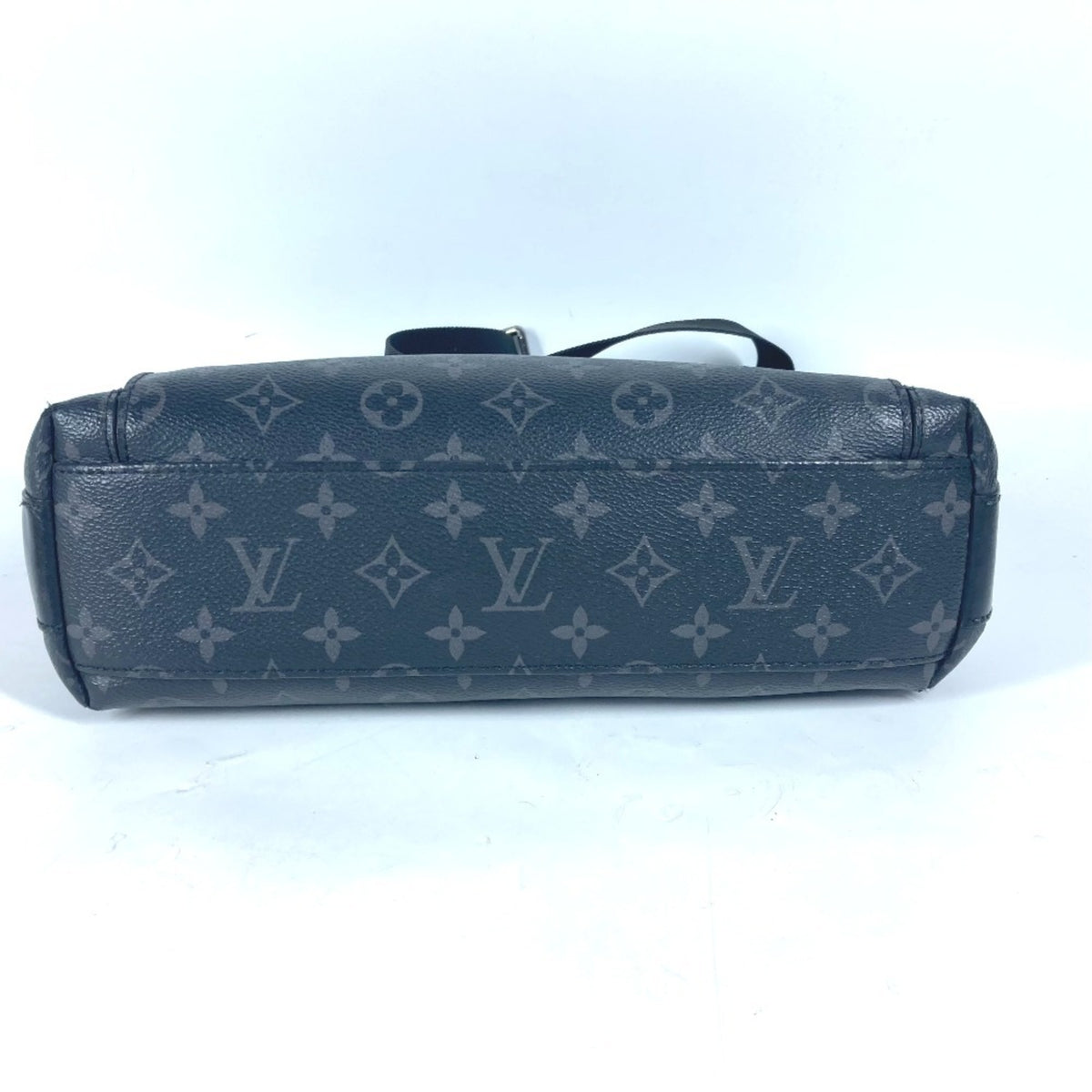 Louis Vuitton Black Monogram Eclipse Messenger Bag Shoulder Bag (Pre-Owned)