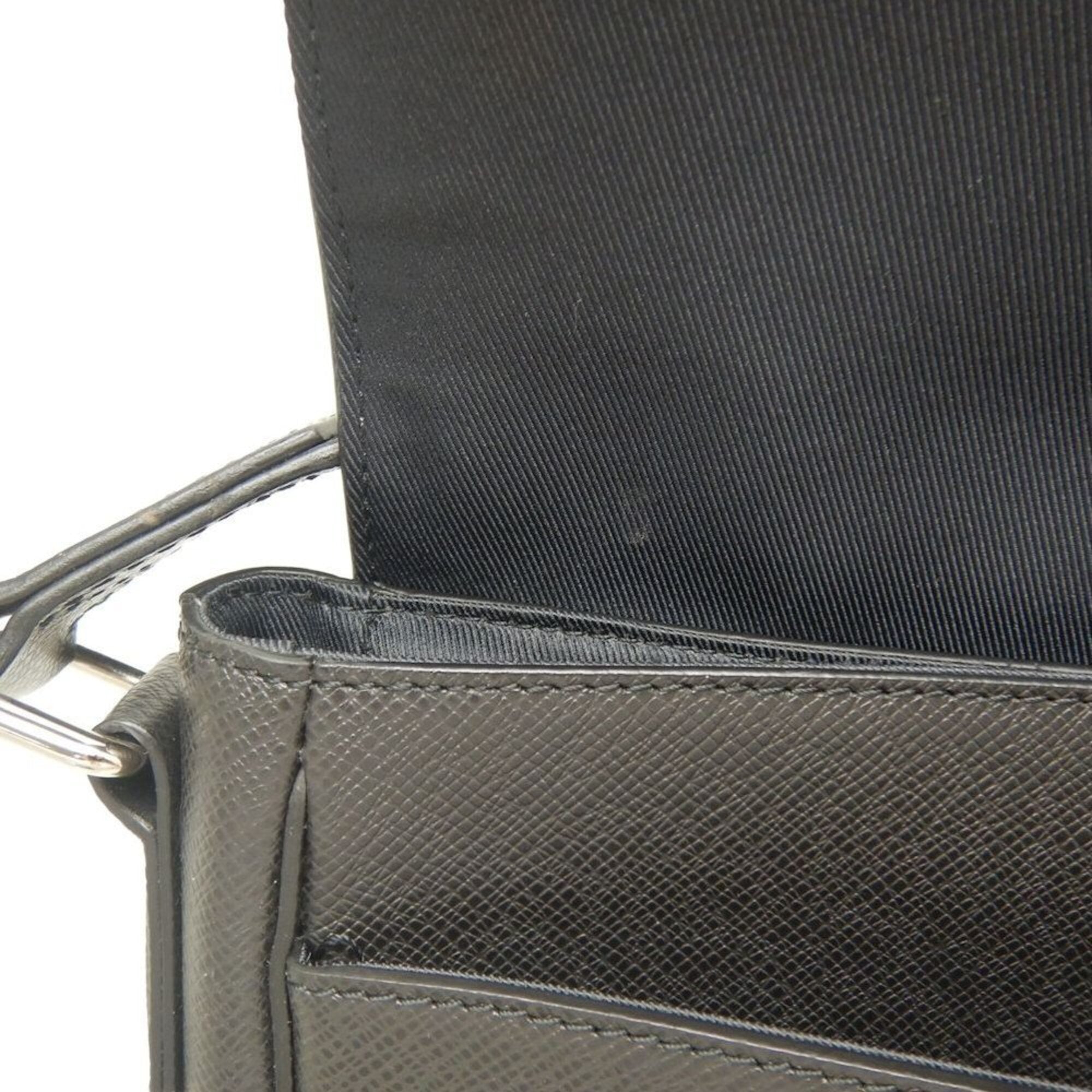Louis Vuitton Noir Taiga Leather Shoulder Bag (Pre-Owned)
