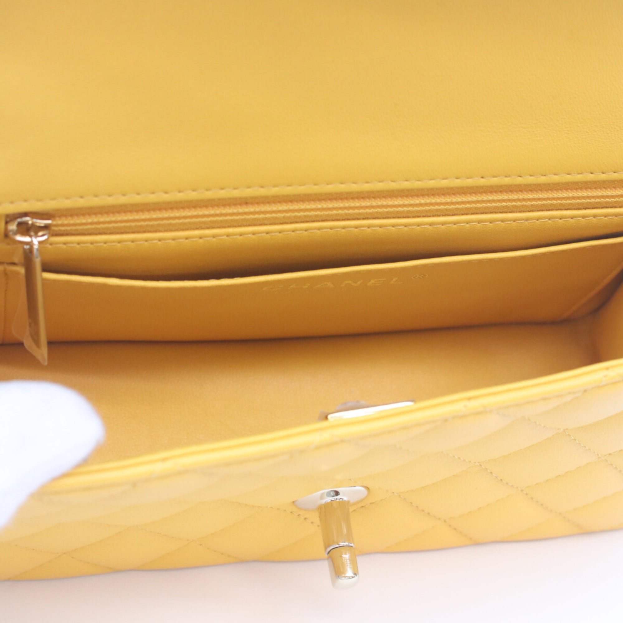 Chanel Yellow Leather Shoulder Bag (Pre-Owned)