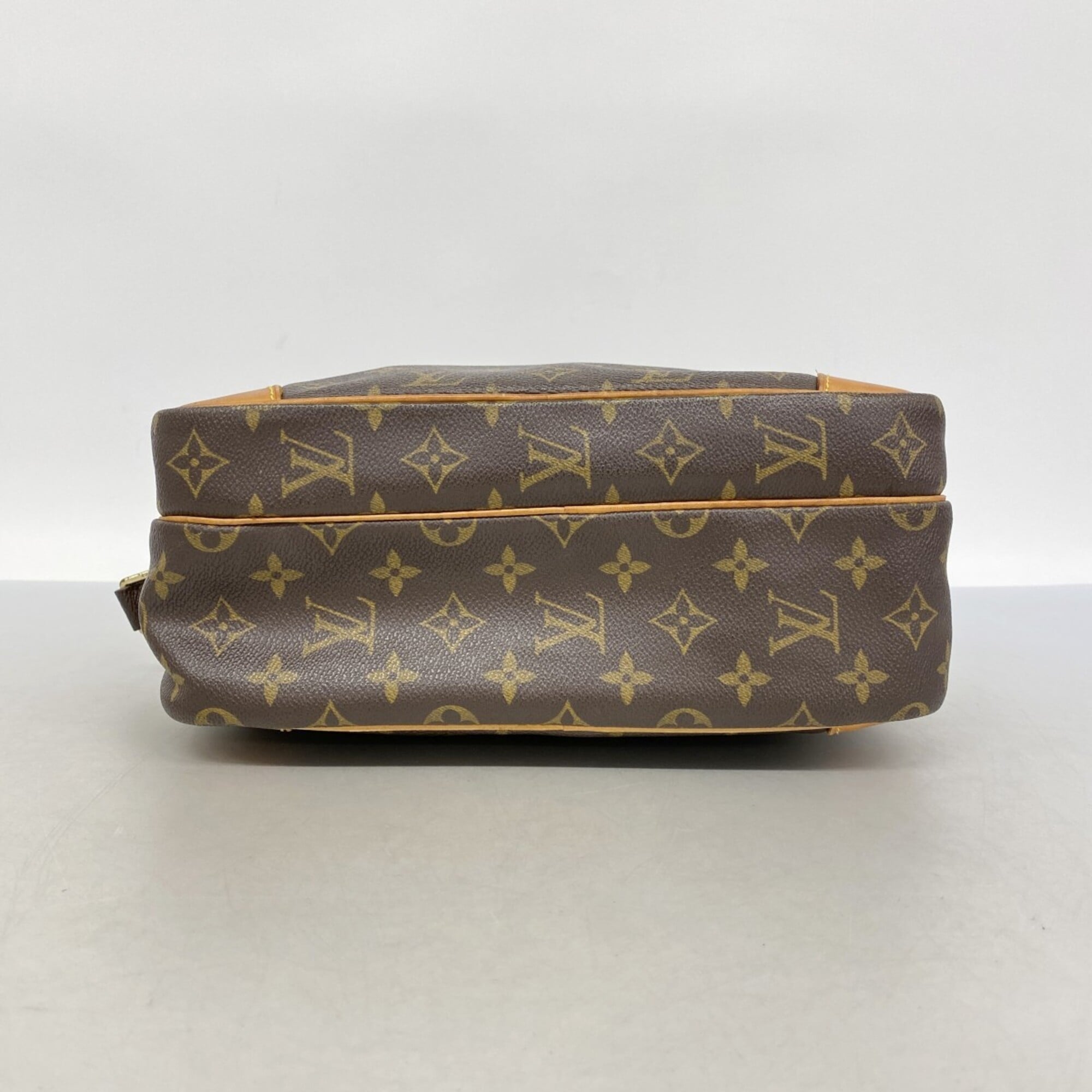 Louis Vuitton Brown Shoulder Bag (Pre-Owned)