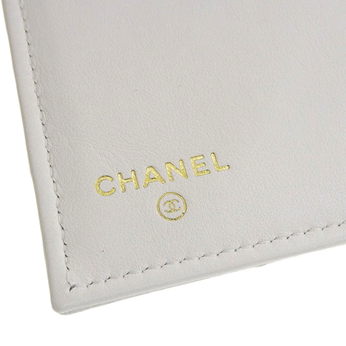 Chanel White Grained Calfskin Wallet (Tri-Fold) (Pre-Owned)