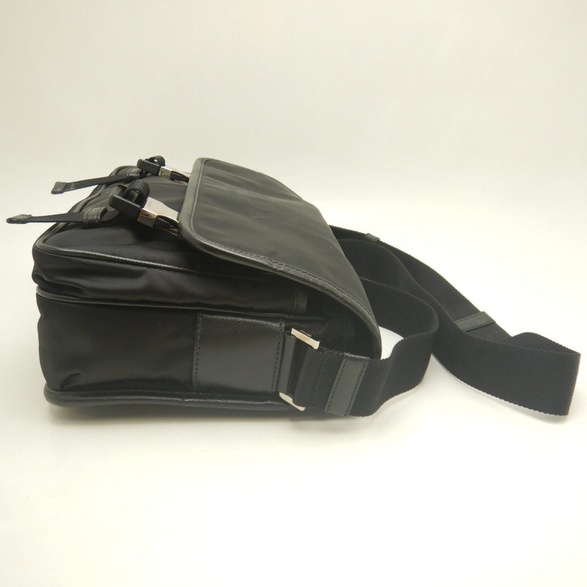 Prada Saffiano Nero Leather Shoulder Bag (Pre-Owned)