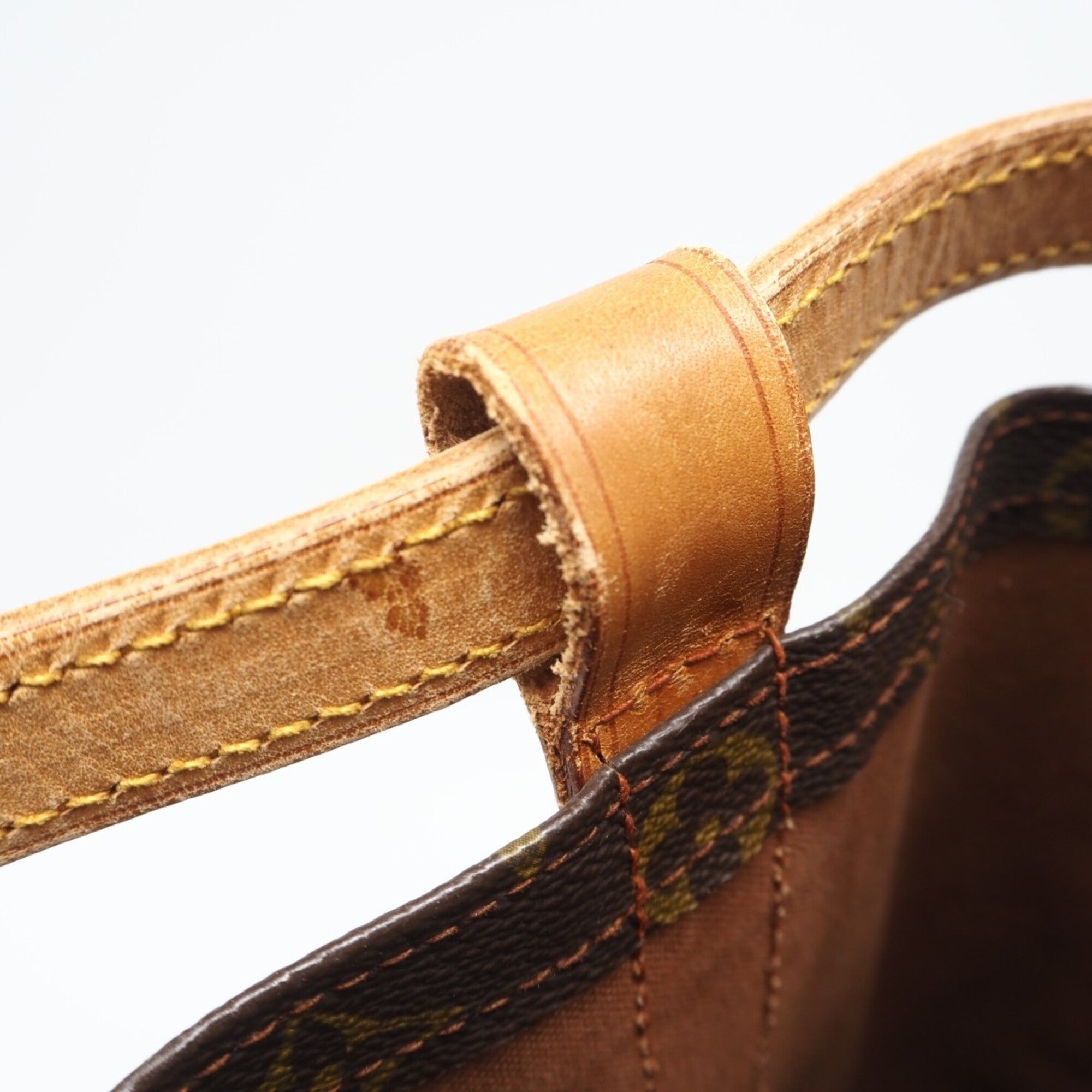 Louis Vuitton Brown Monogram Monogram Leather Shoulder Bag (Pre-Owned)