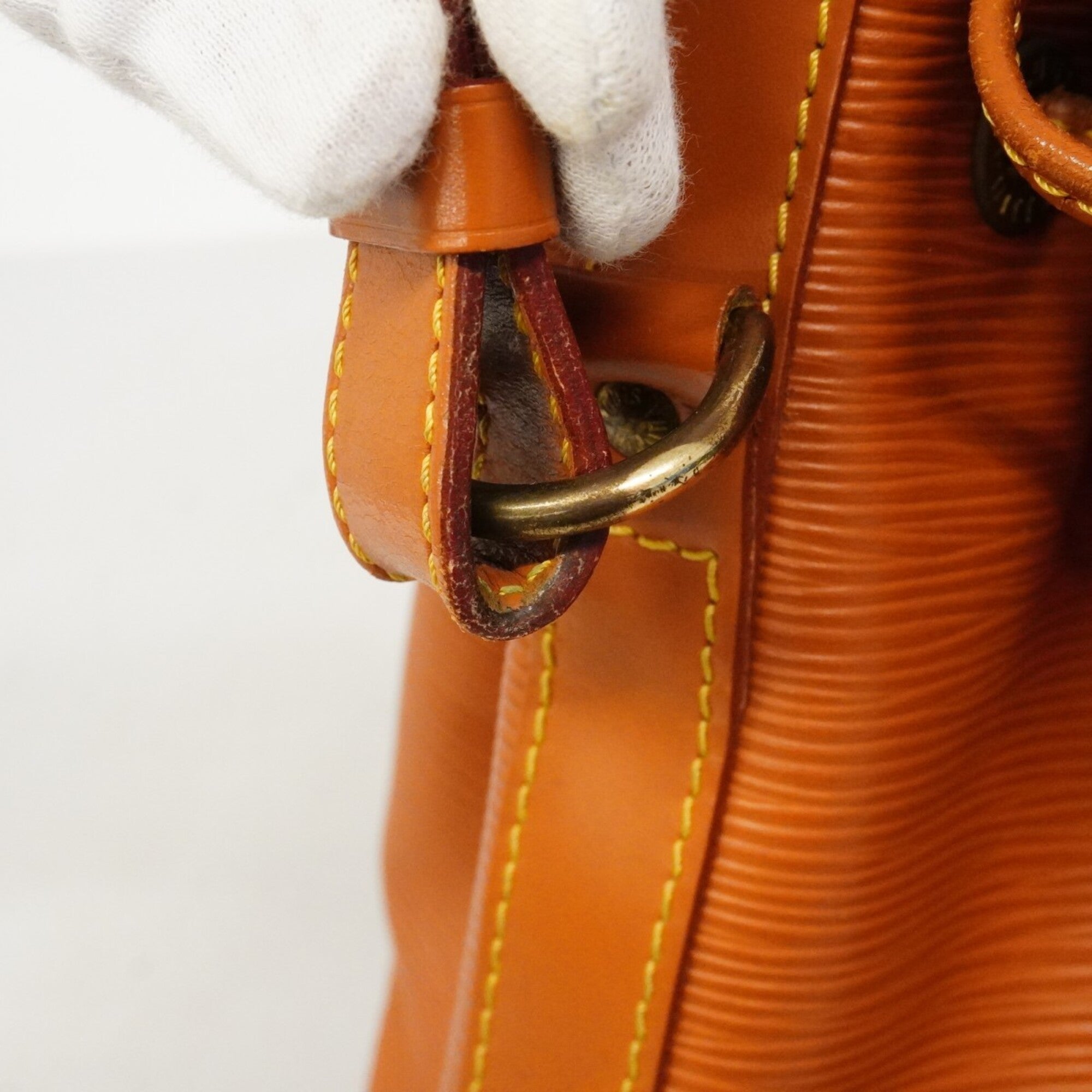Louis Vuitton Gold Cipango Shoulder Bag (Pre-Owned)