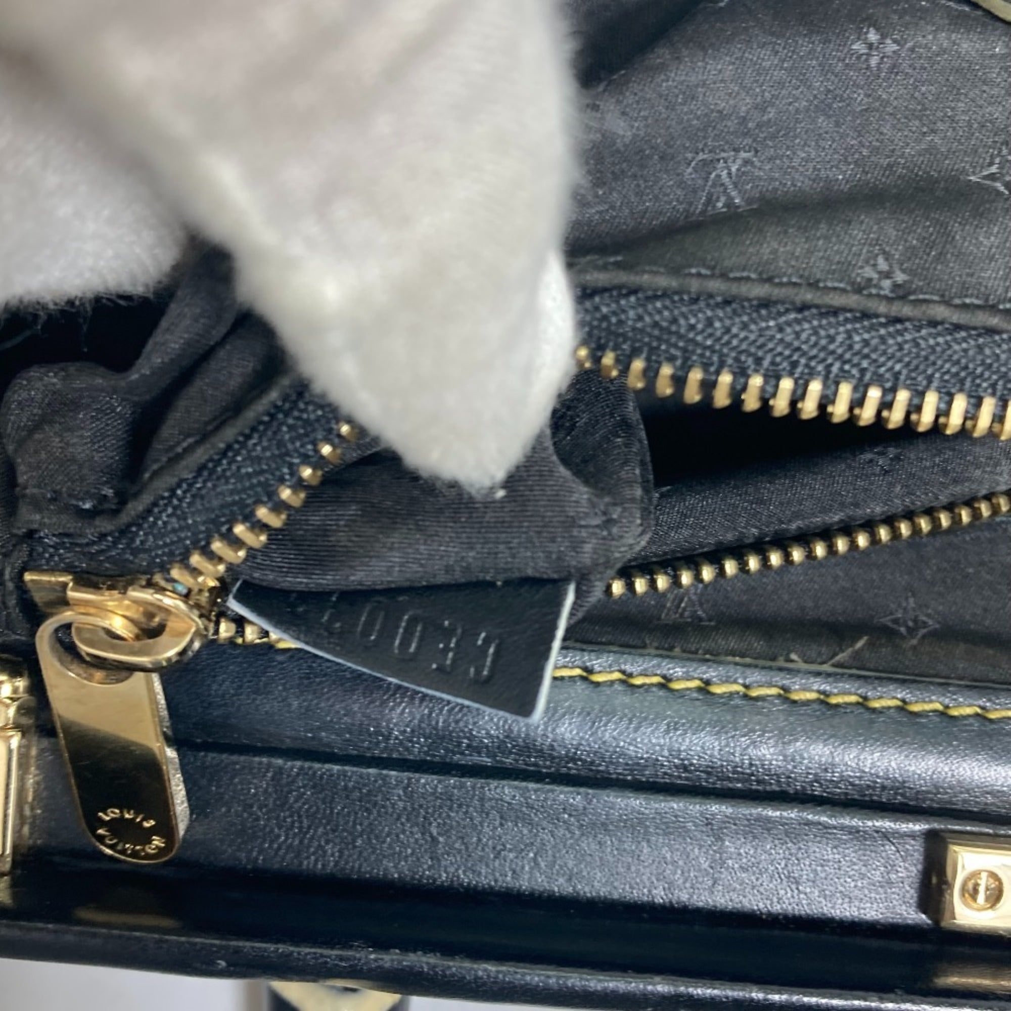 Louis Vuitton Black Noir Suhali Leather Handbag (Pre-Owned)