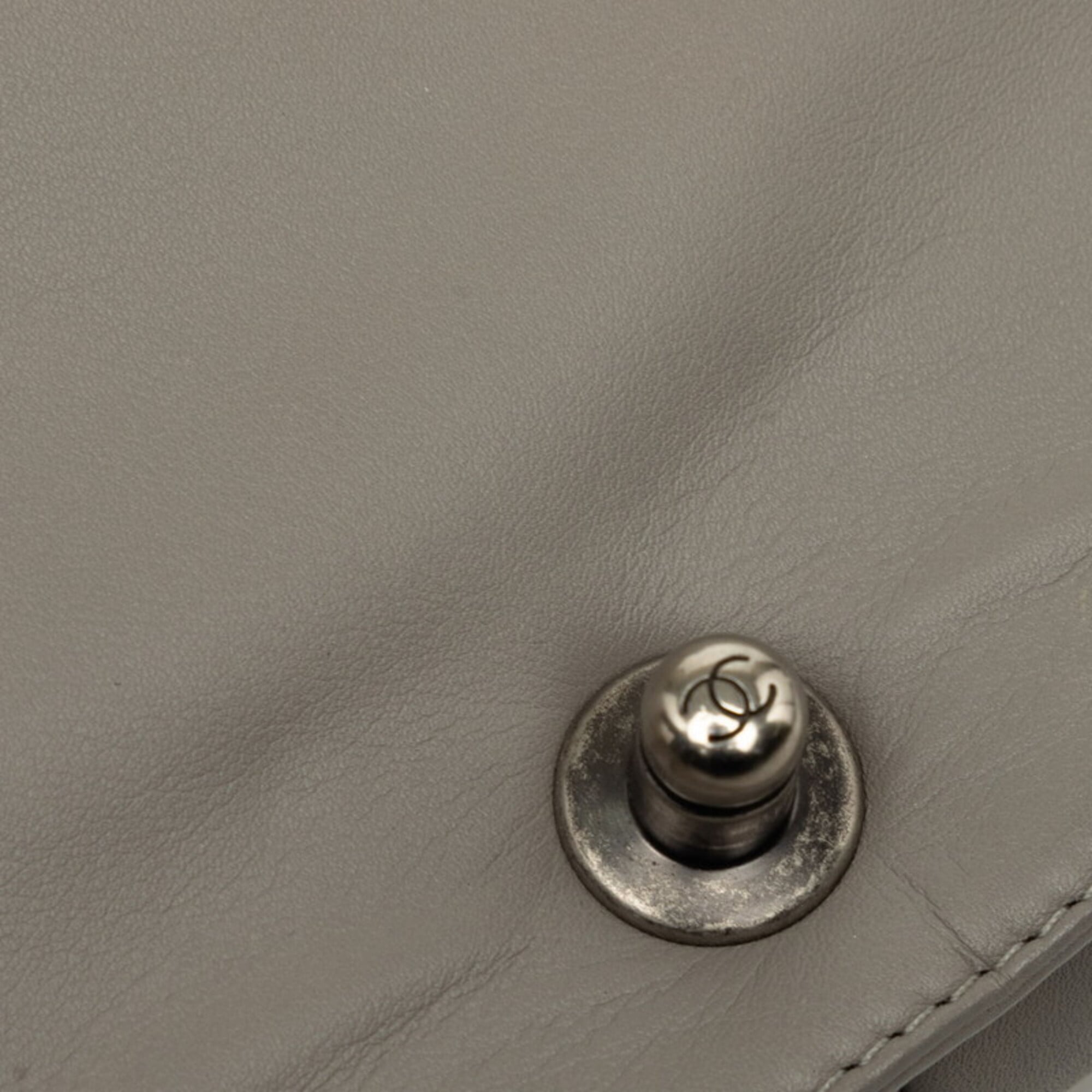 Chanel Gray Beige Shoulder Bag (Pre-Owned)