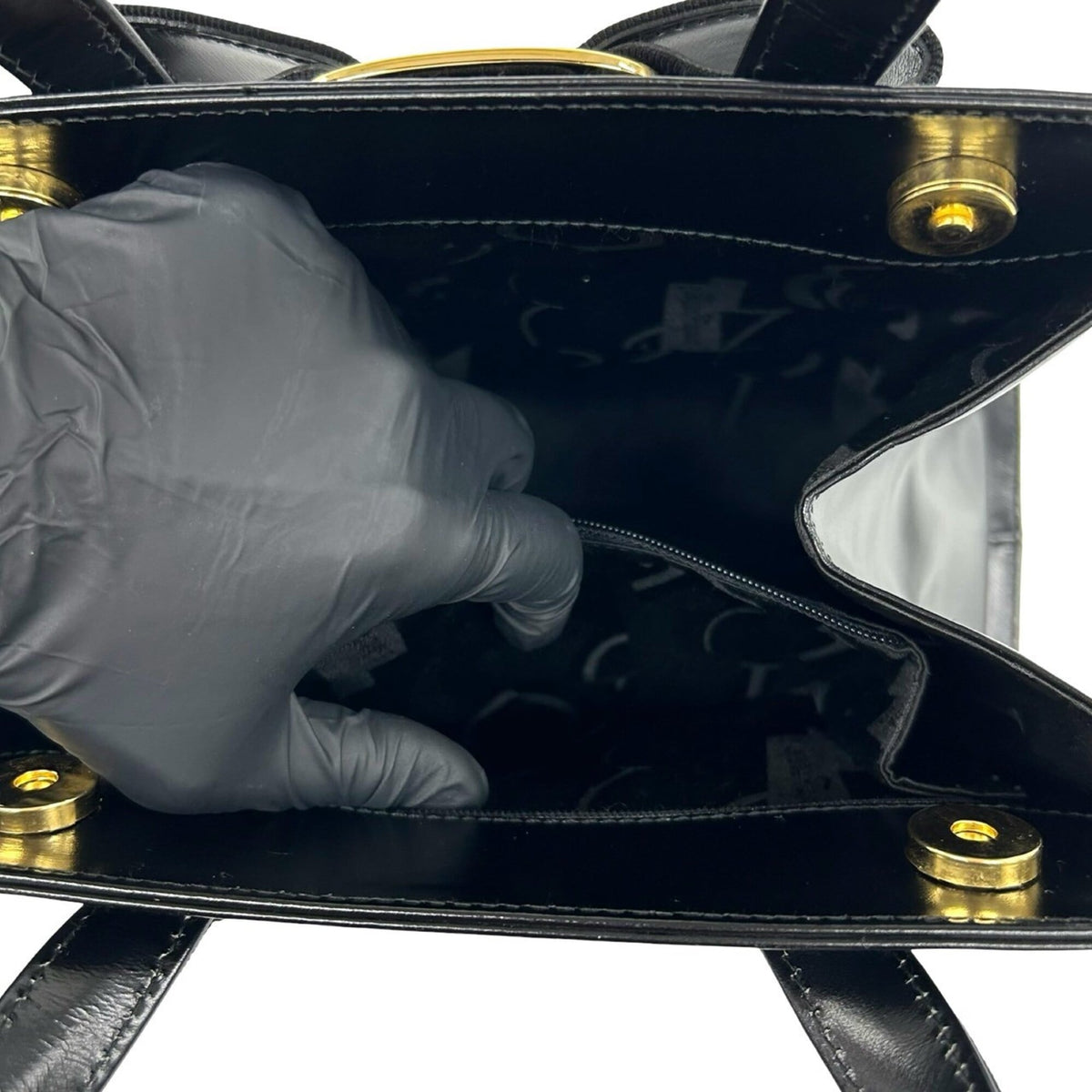 Salvatore Ferragamo Black Leather Handbag Shoulder Bag (Pre-Owned)