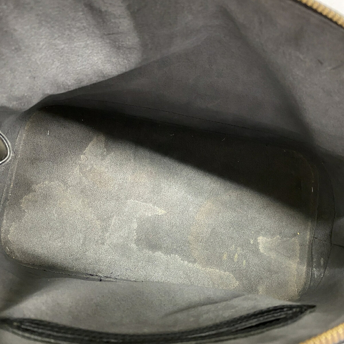 Louis Vuitton Noir Handbag (Pre-Owned)