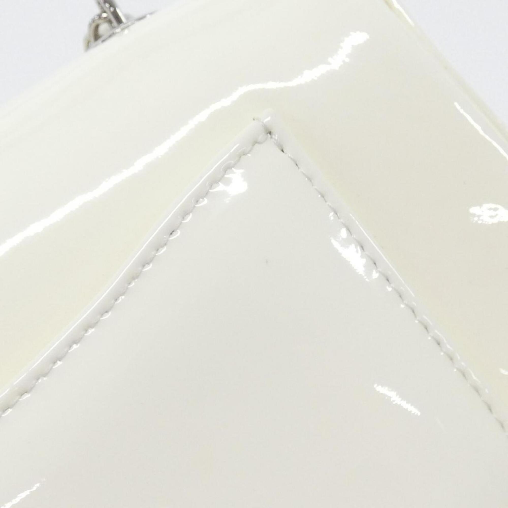 Chanel White Shoulder Bag (Pre-Owned)