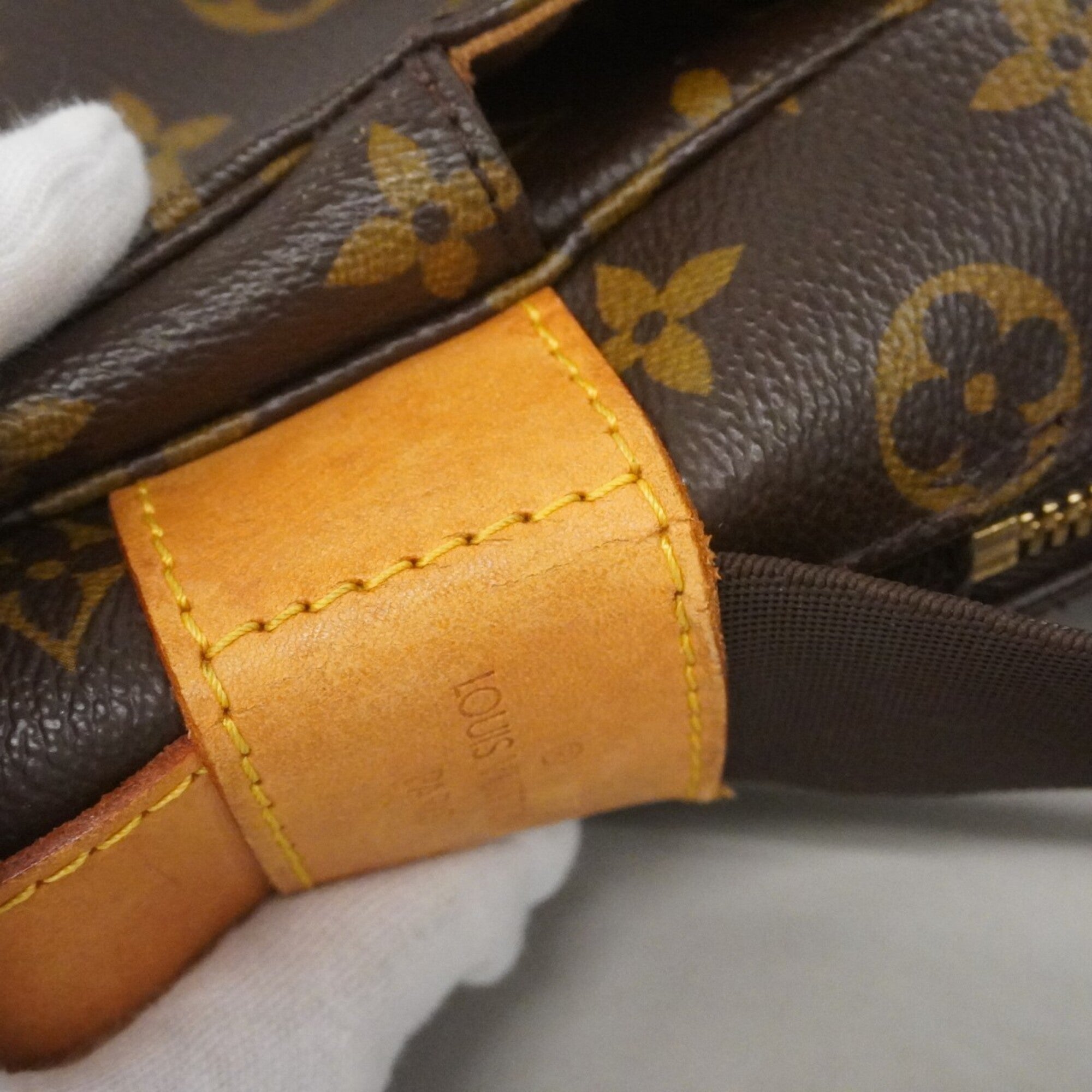 Louis Vuitton Brown Shoulder Bag (Pre-Owned)