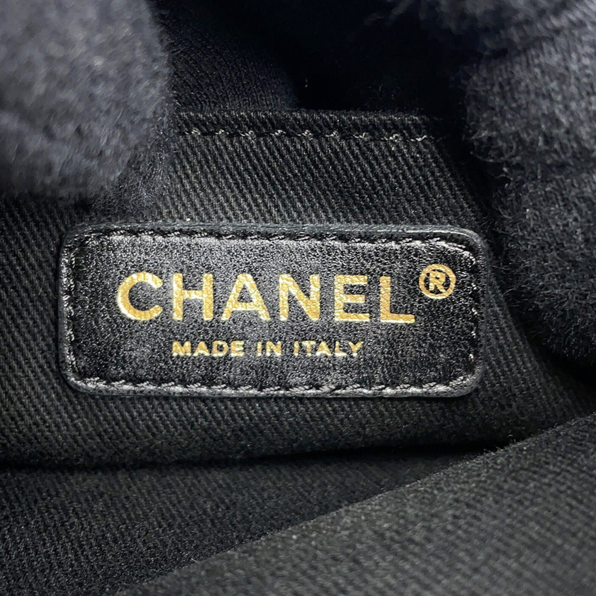 Chanel Black Leather Shoulder Bag (Pre-Owned)