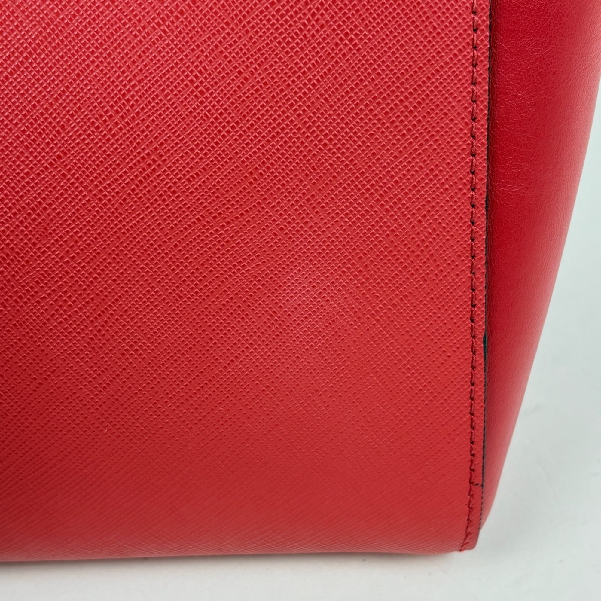Prada Red Color Leather Handbag Shoulder Bag (Pre-Owned)