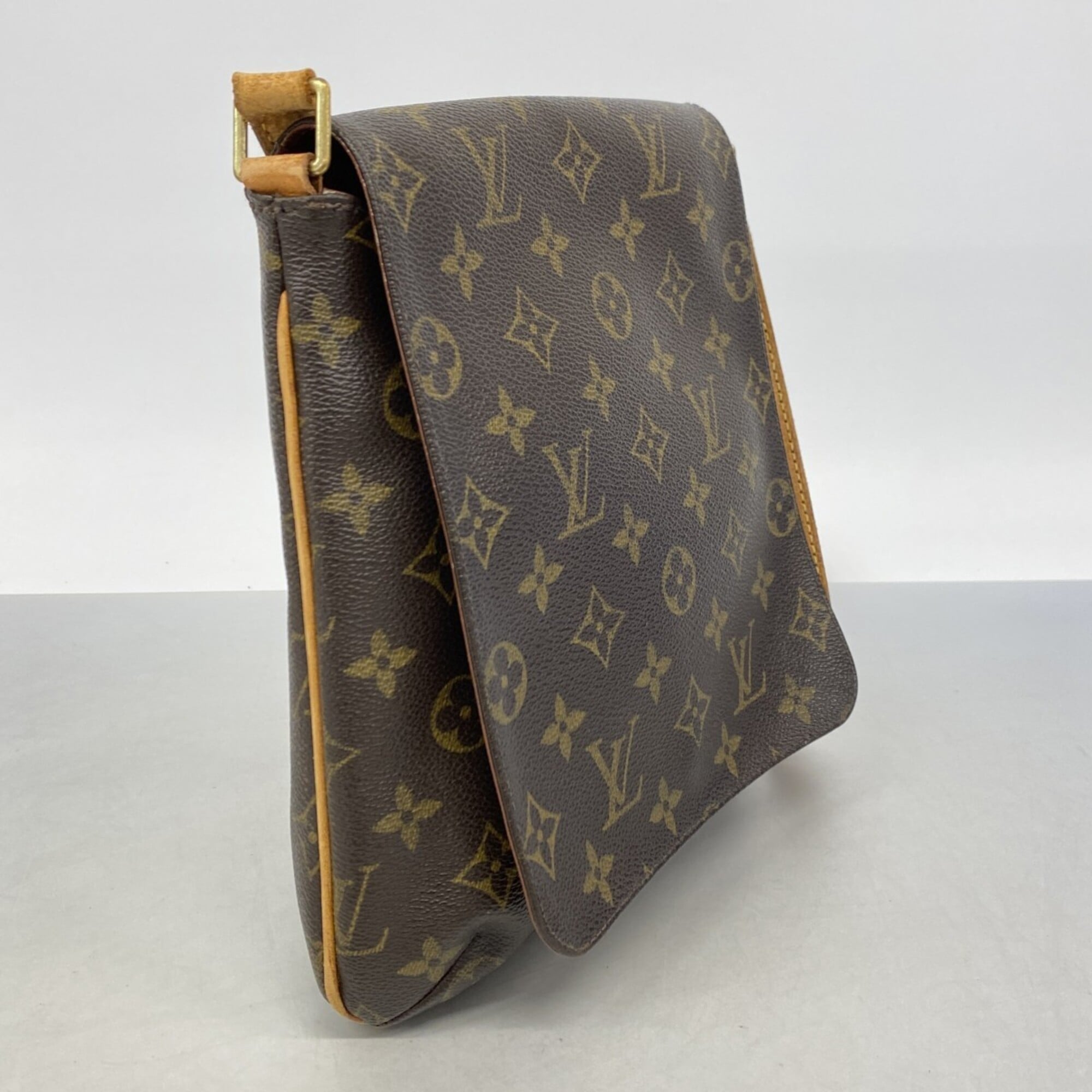 Louis Vuitton Brown Shoulder Bag (Pre-Owned)