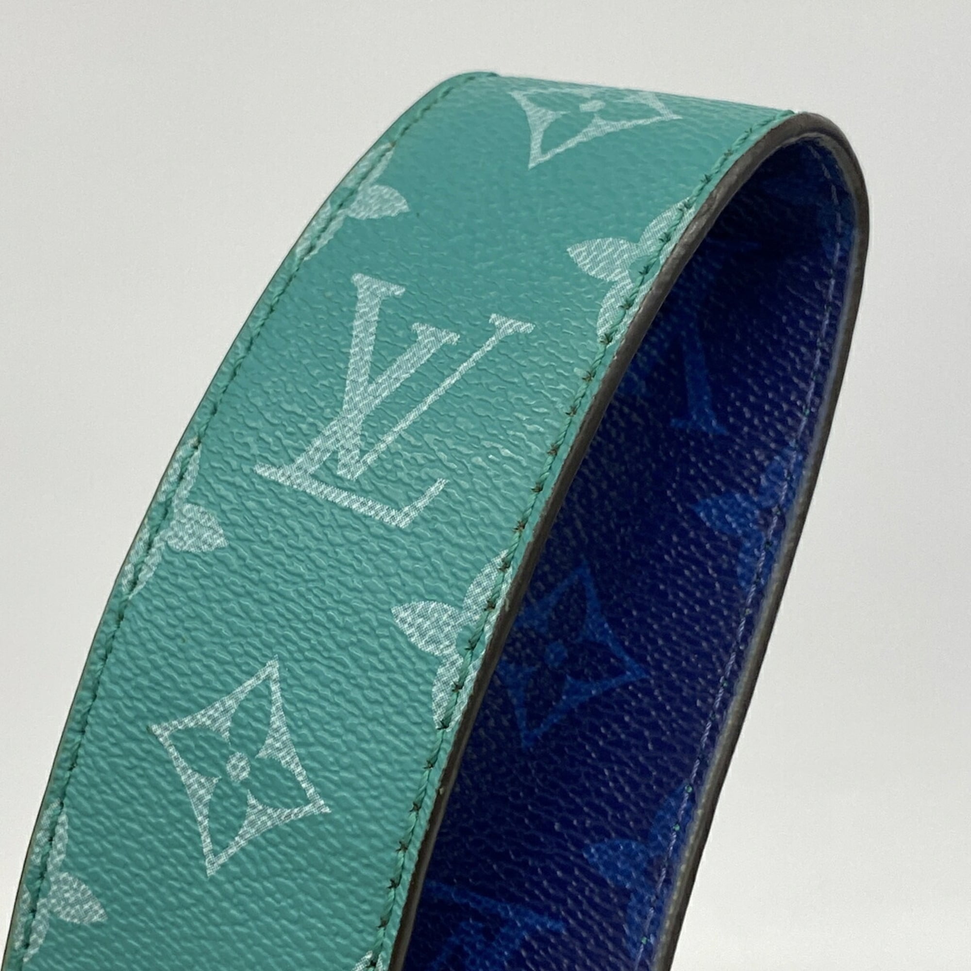 Louis Vuitton Blue Shoulder Bag (Pre-Owned)