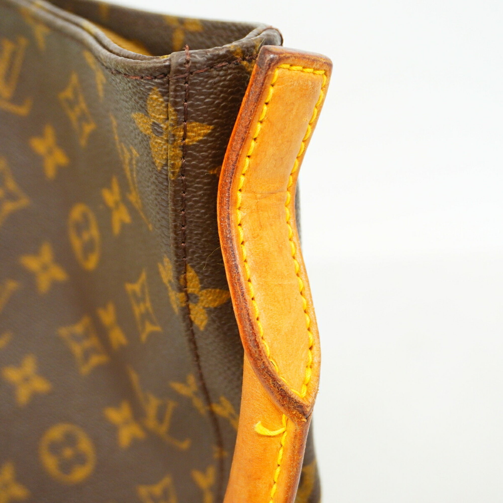 Louis Vuitton Brown Shoulder Bag (Pre-Owned)