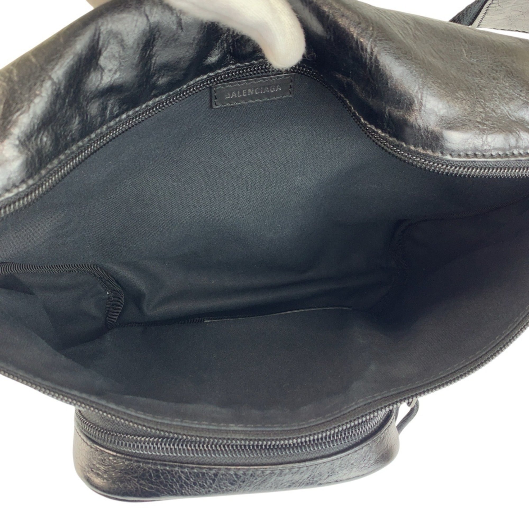 Balenciaga Black Leather Fanny Pack (Pre-Owned)