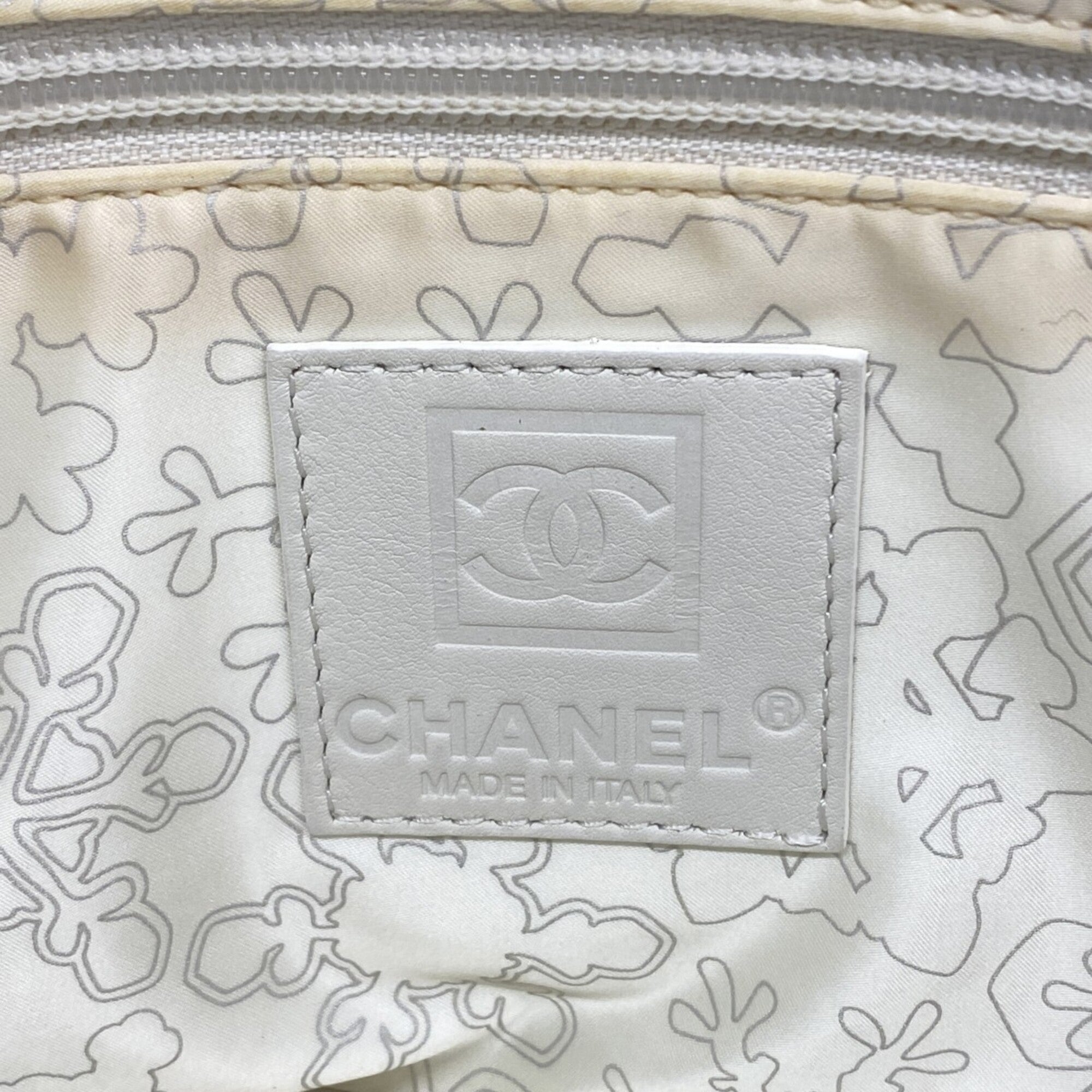 Chanel Black Nylon Shoulder Bag (Pre-Owned)