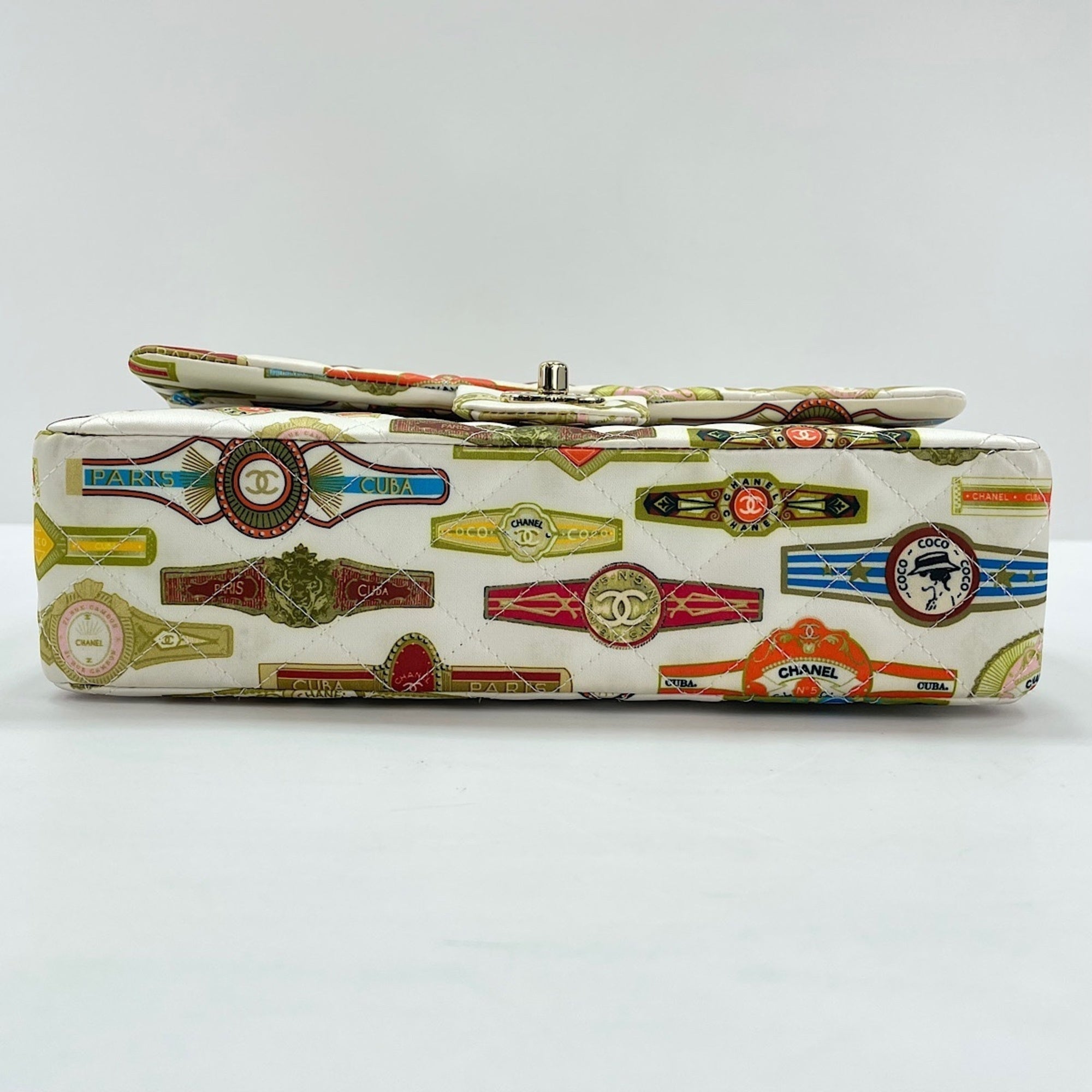 Chanel White Shoulder Bag (Pre-Owned)