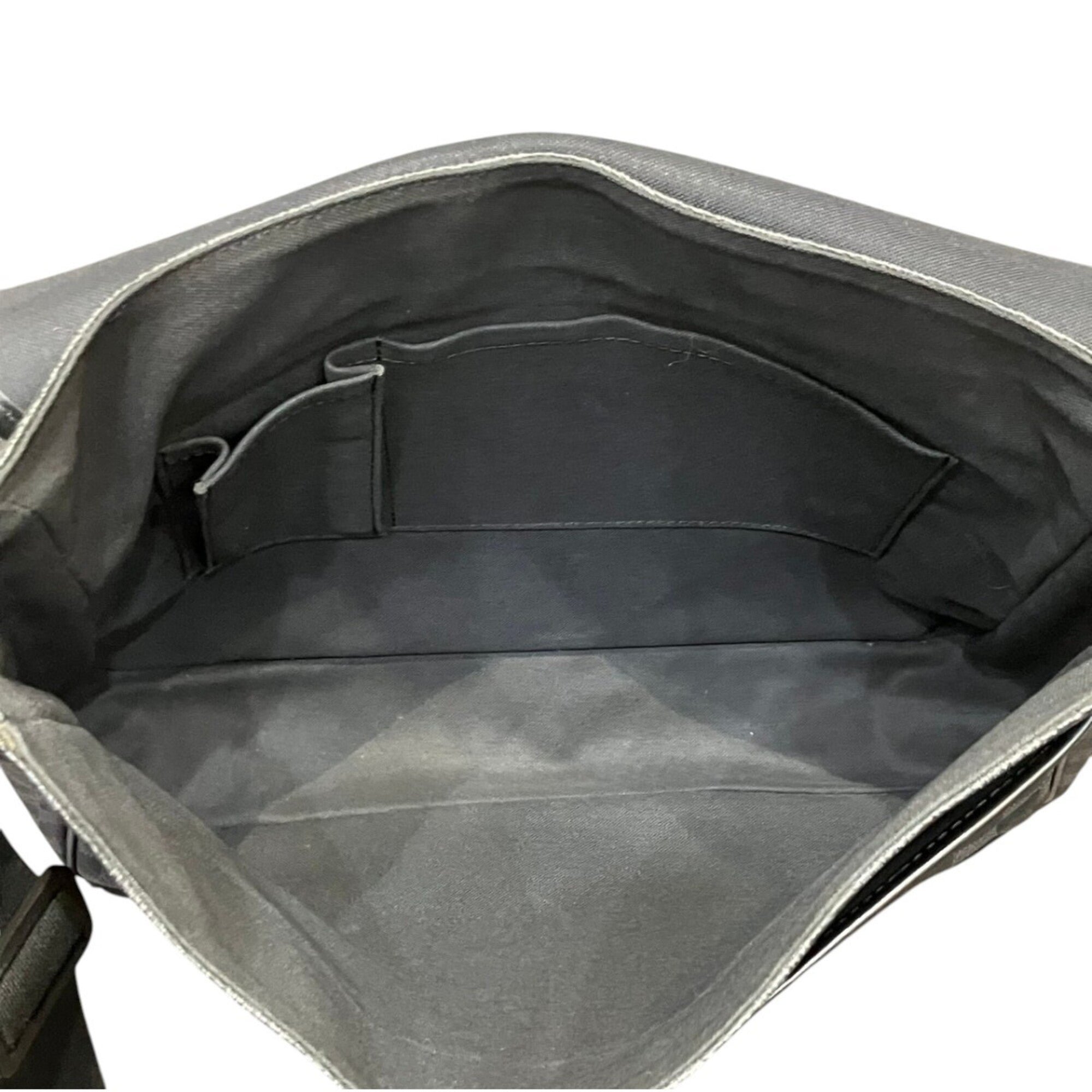 Louis Vuitton Black Shoulder Bag (Pre-Owned)
