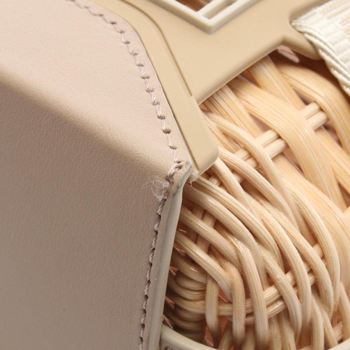 Christian Dior Beige Leather Handbag (Pre-Owned)