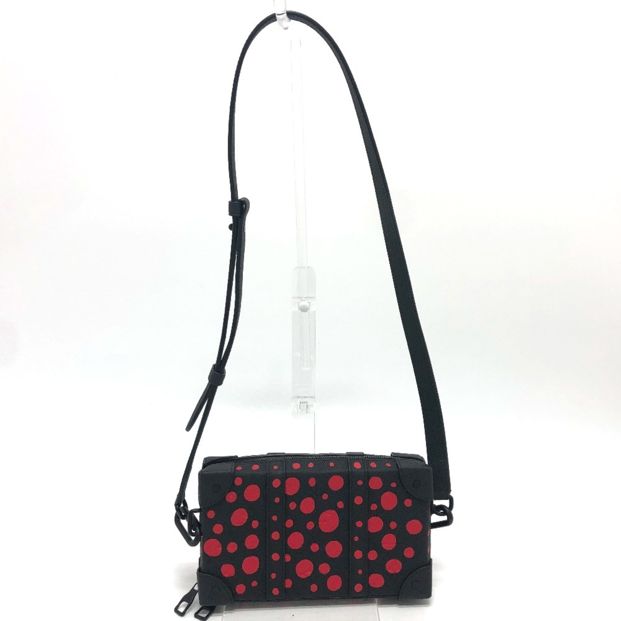 Louis Vuitton Black Leather Shoulder Bag (Pre-Owned)