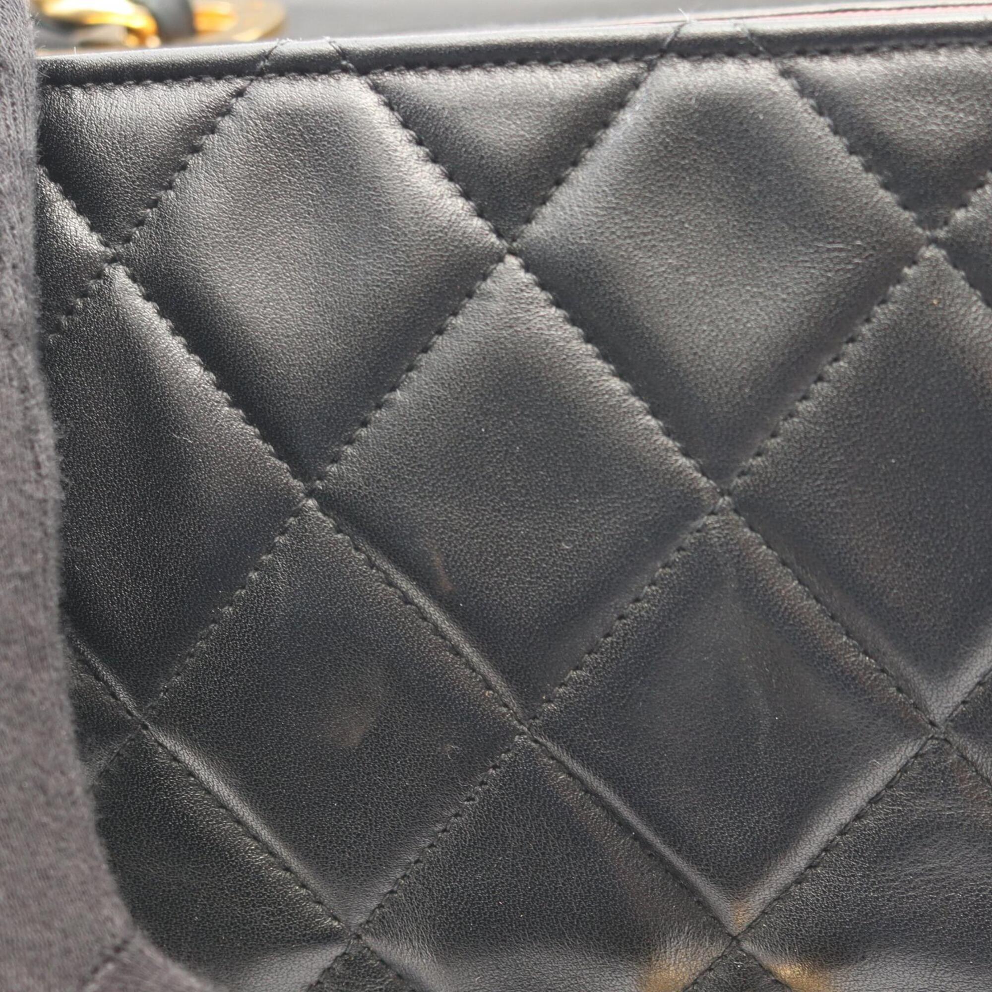 Chanel Black Leather Handbag Shoulder Bag (Pre-Owned)