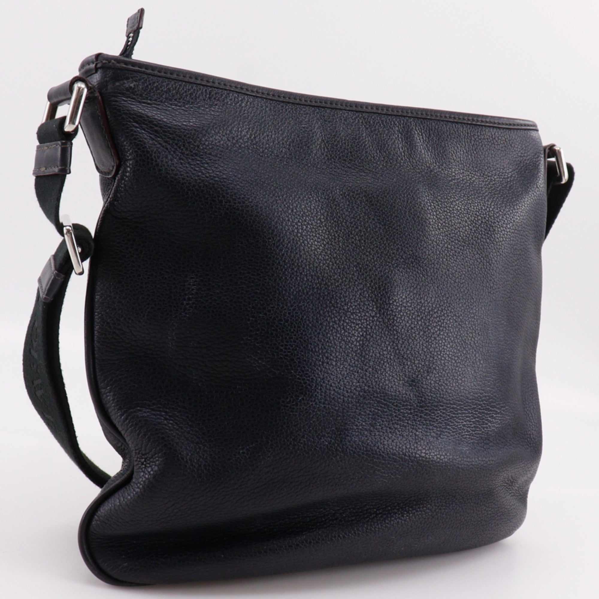 Loewe Black Leather Shoulder Bag (Pre-Owned)