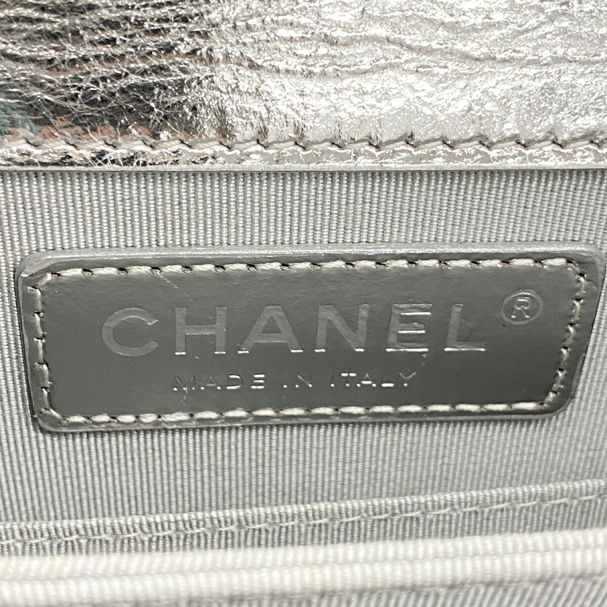 Chanel Silver Leather Shoulder Bag (Pre-Owned)